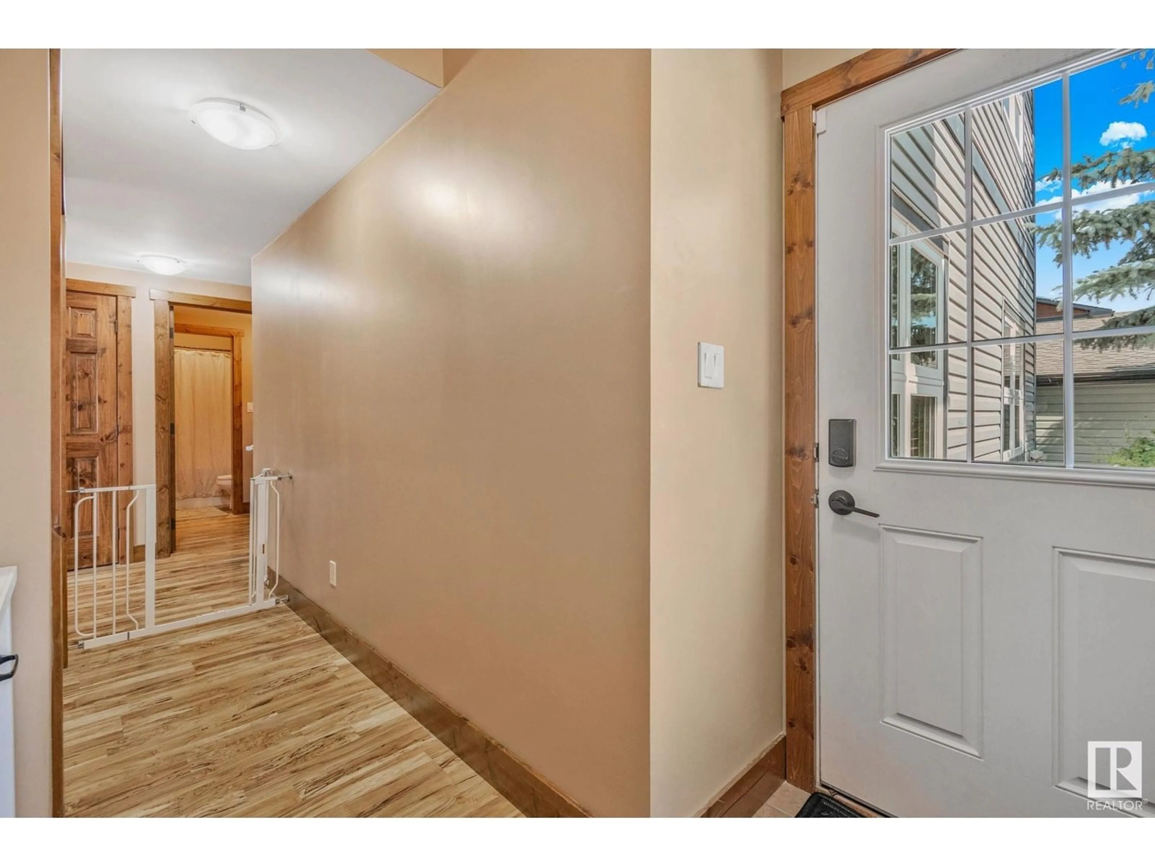 Indoor entryway for 2402 GRAYBRIAR GR, Stony Plain Alberta T7Z0G1