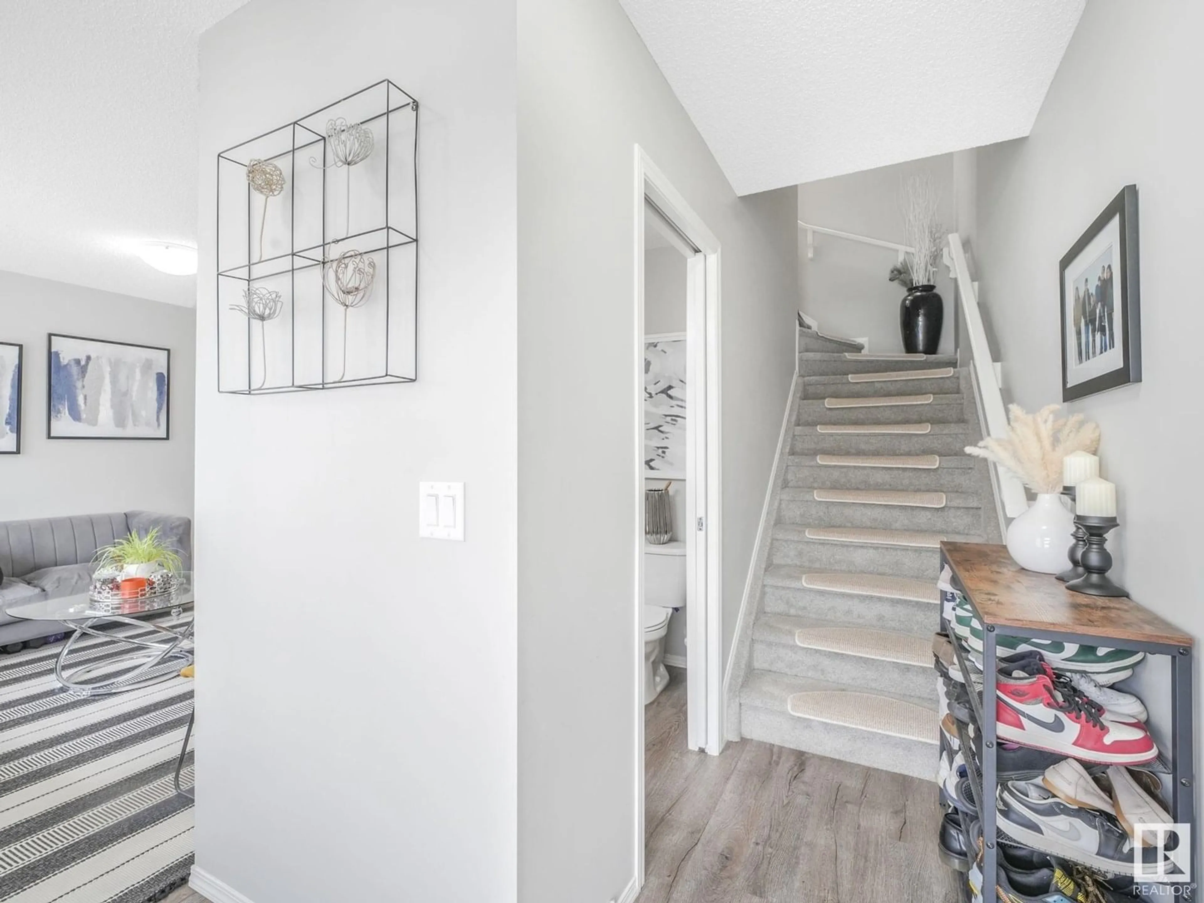 Indoor entryway for NW - 4684 175 AV, Edmonton Alberta T5Y3Z8