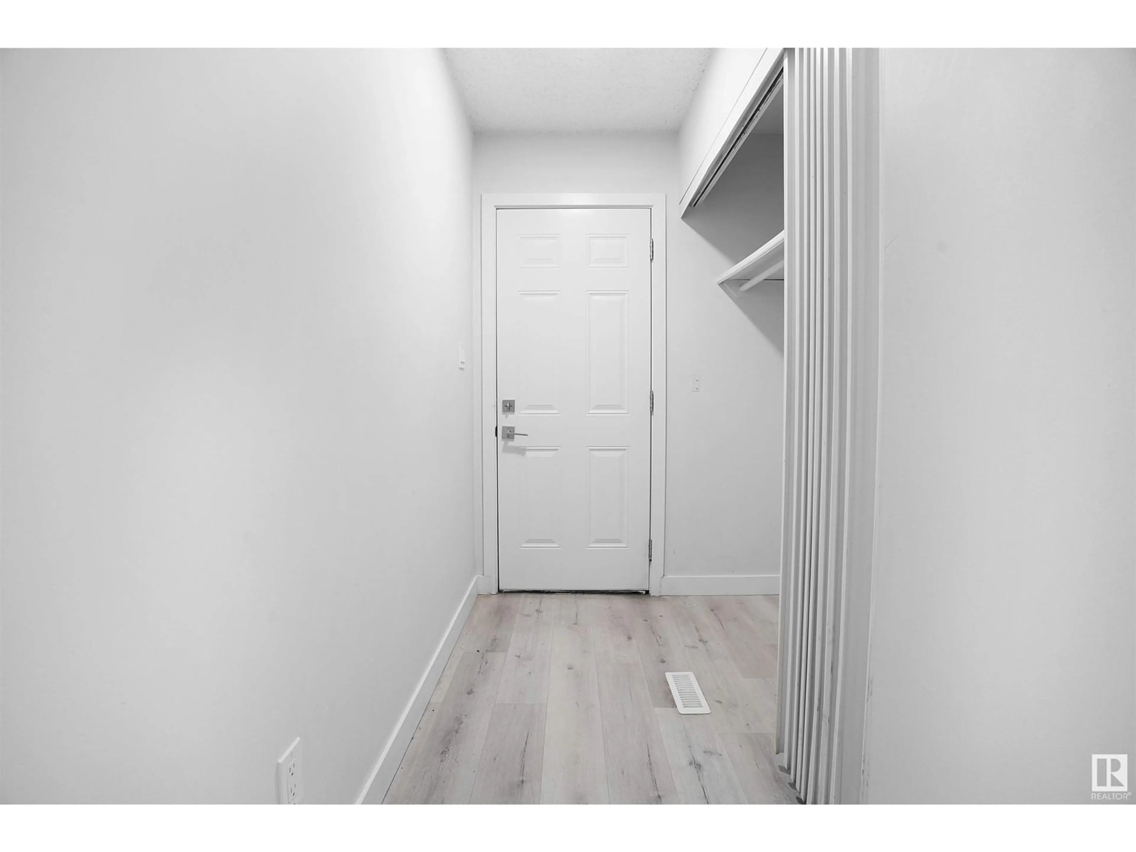 Indoor entryway for NW - 1794 LAKEWOOD S, Edmonton Alberta T6K3B6