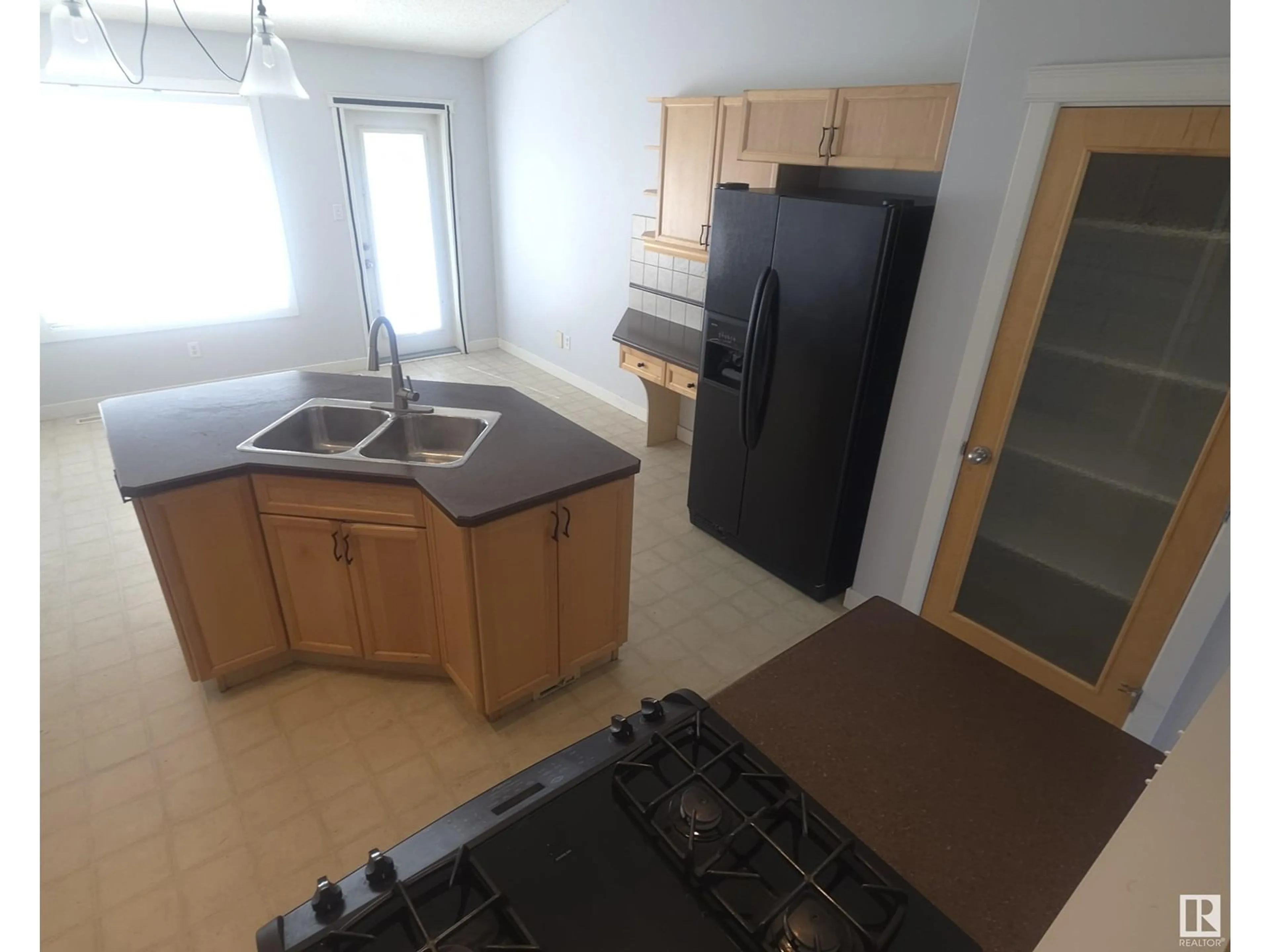 Standard kitchen, unknown for 17 HILLDOWNS DR, Spruce Grove Alberta T7X4P7