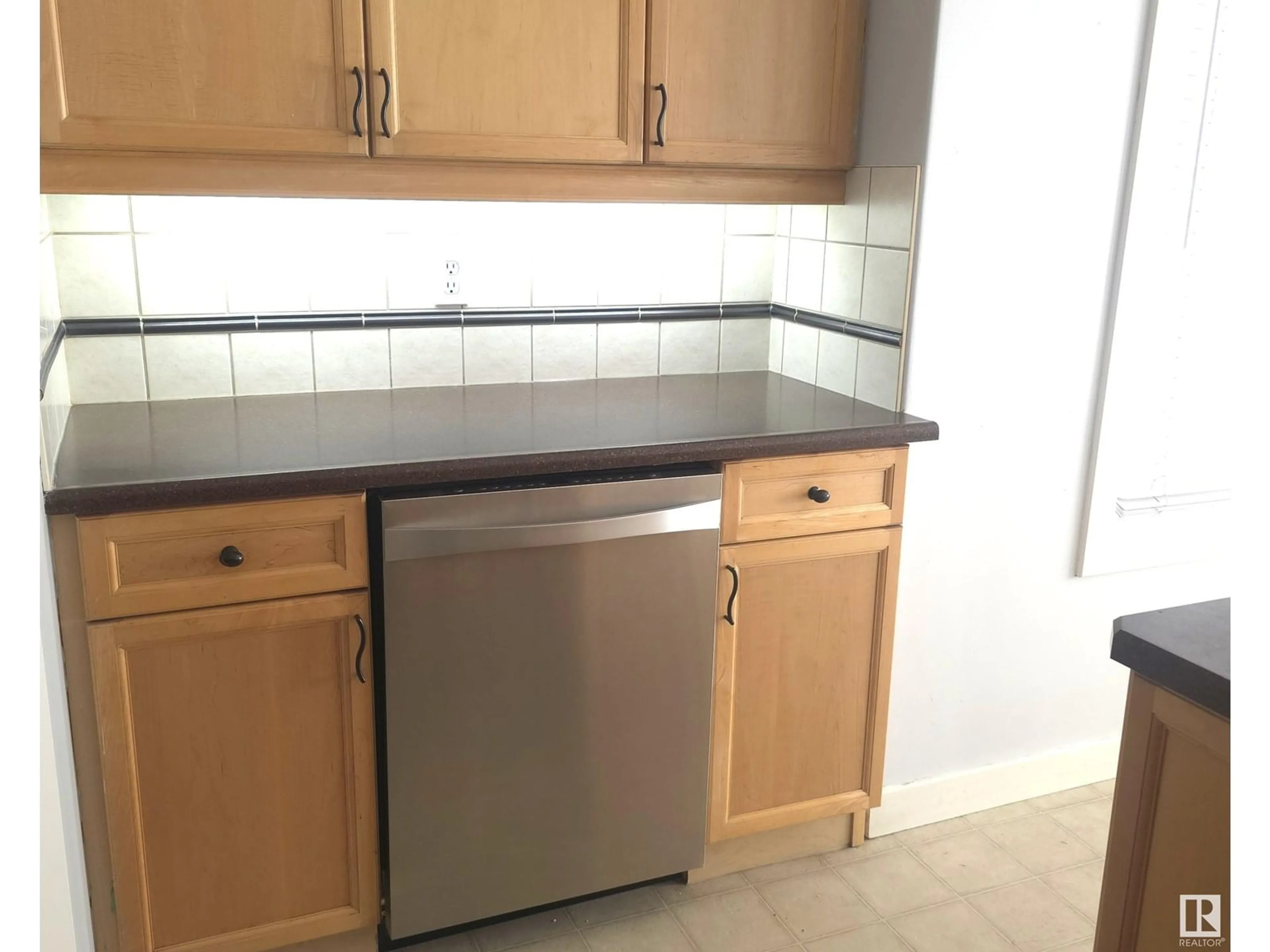 Standard kitchen, unknown for 17 HILLDOWNS DR, Spruce Grove Alberta T7X4P7