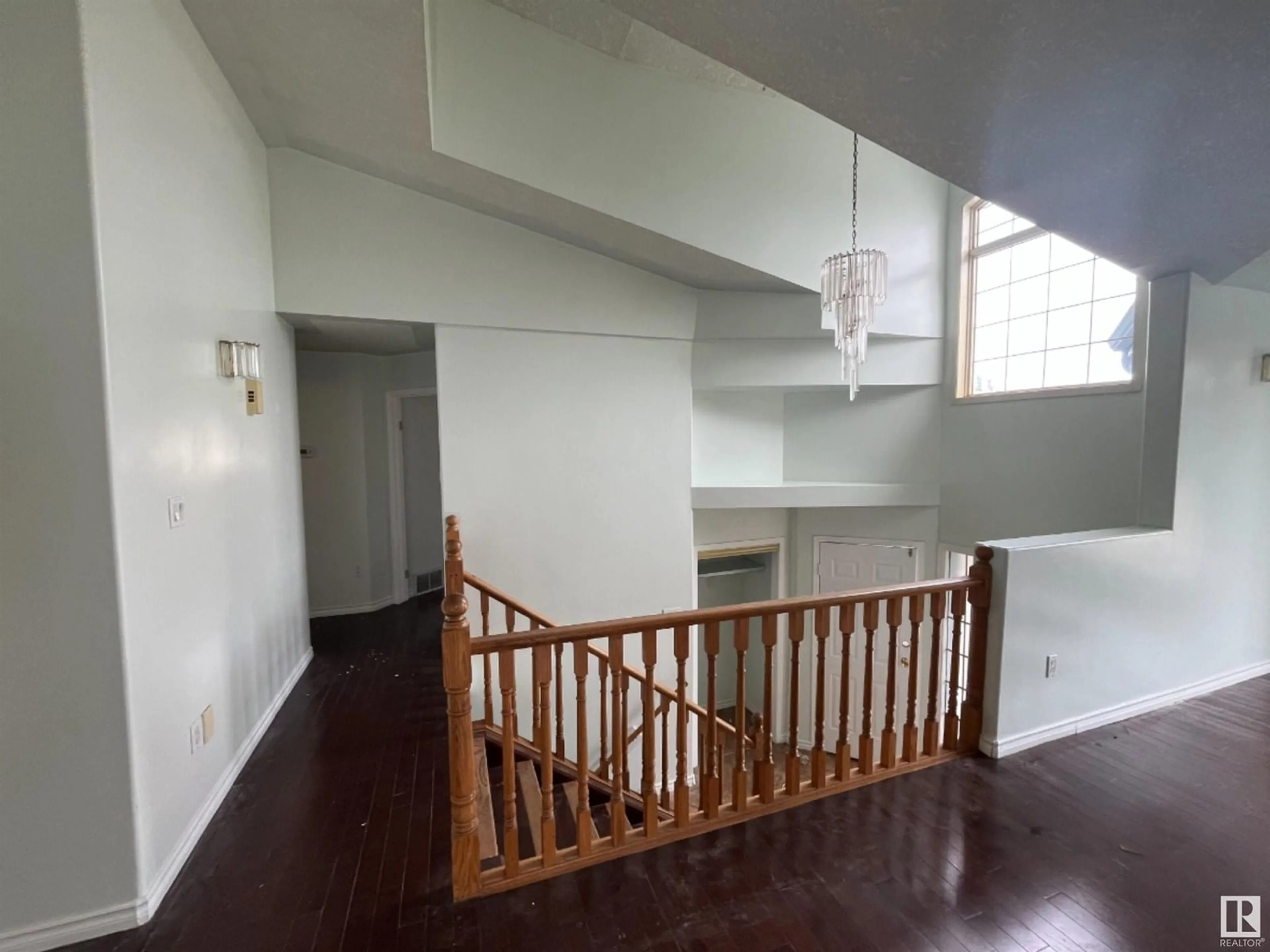 A pic of a room for 908 JORDAN CR, Edmonton Alberta T6L6X5