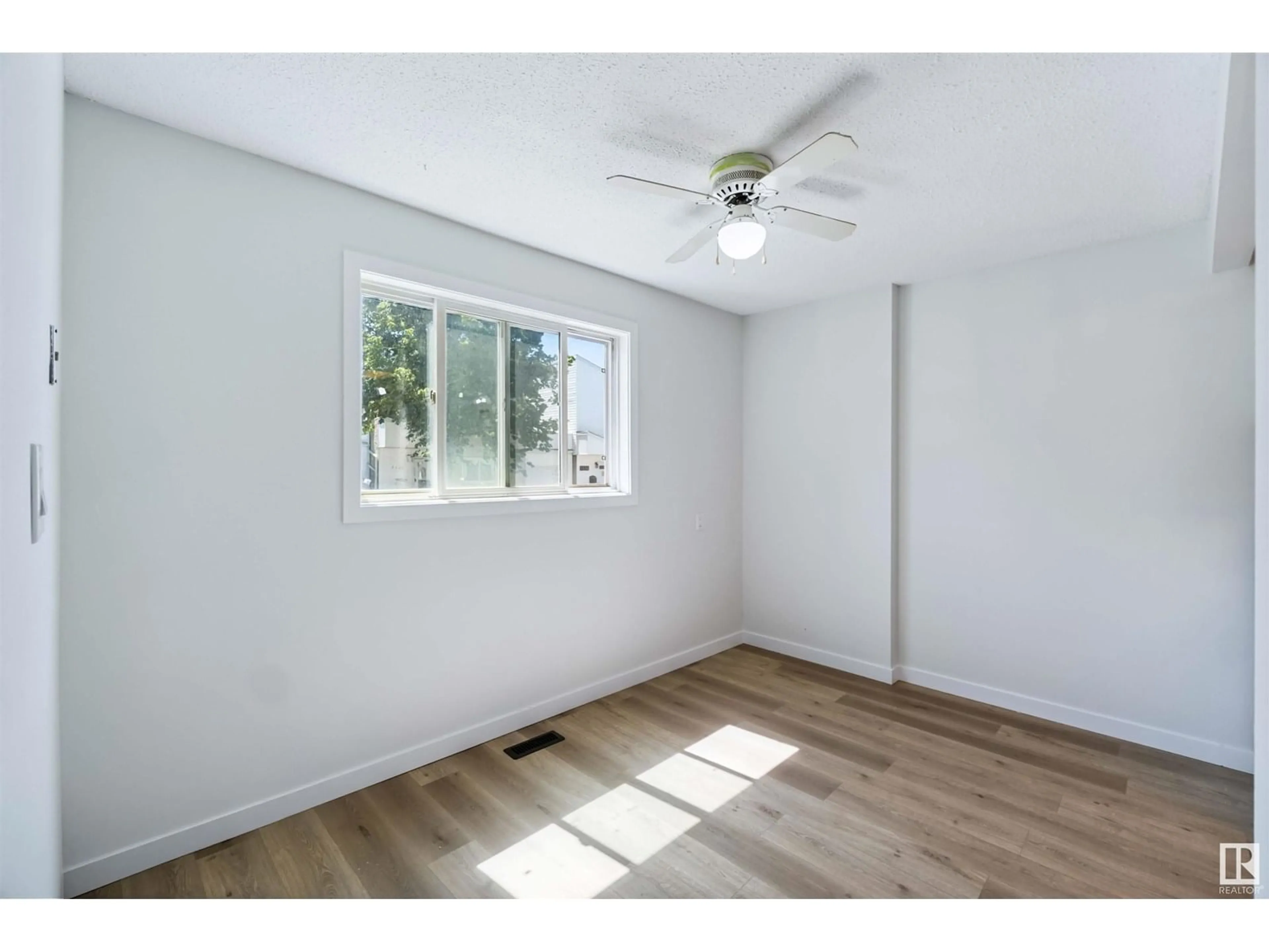 A pic of a room for 1096 MILLBOURNE E NW, Edmonton Alberta T6K1W1