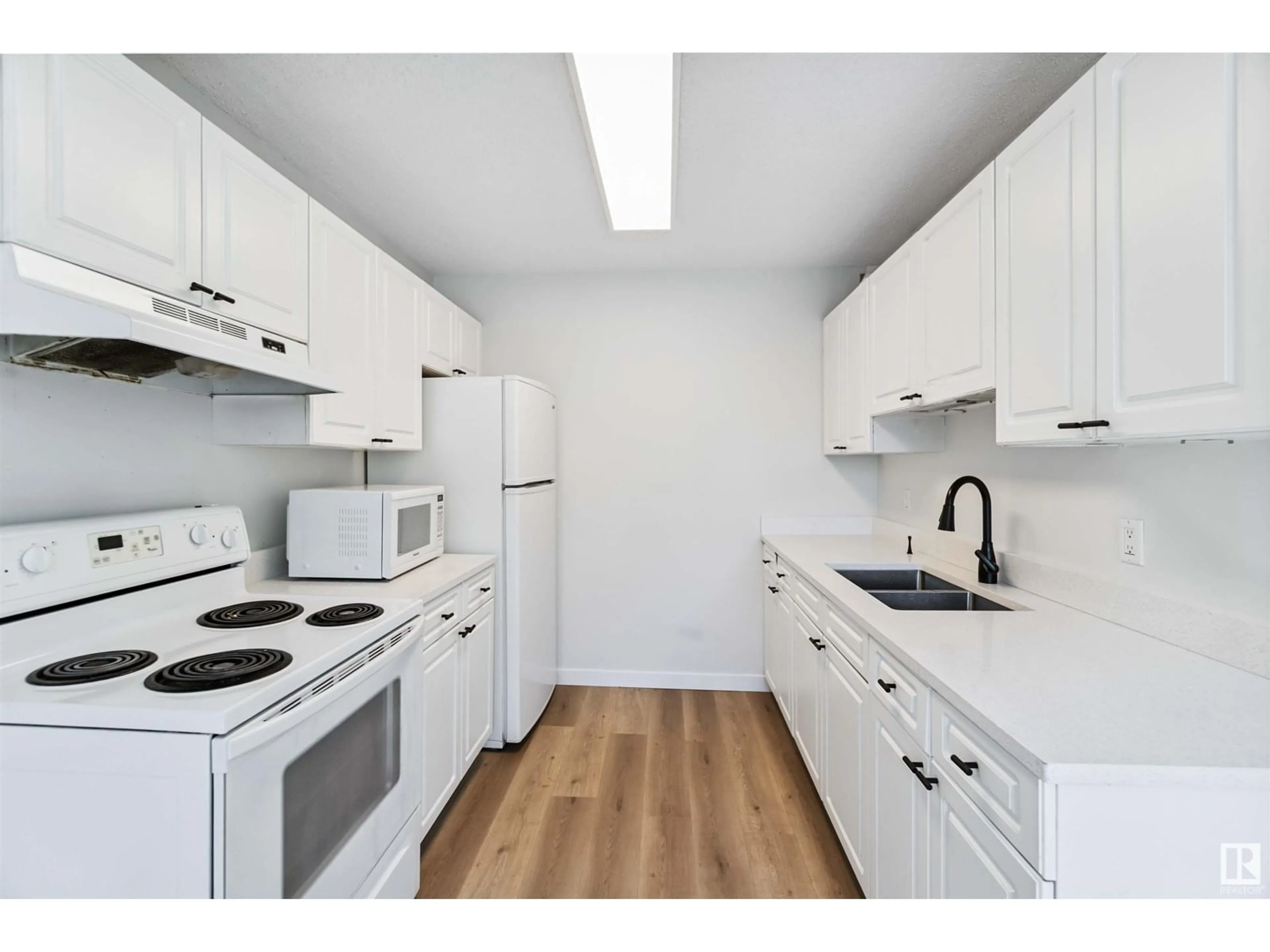 Standard kitchen, unknown for 1096 MILLBOURNE E NW, Edmonton Alberta T6K1W1