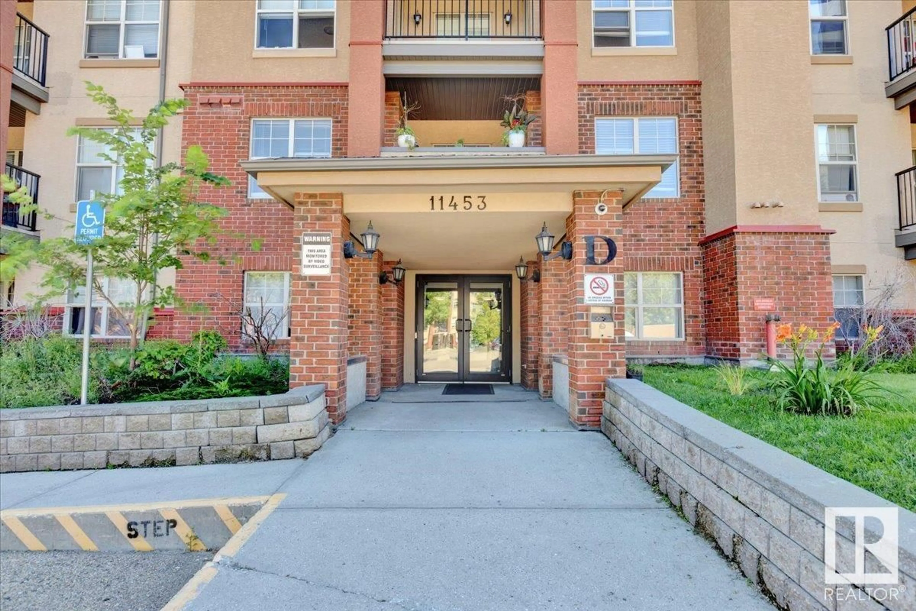 Indoor foyer for #114 - 11453 ELLERSLIE RD, Edmonton Alberta T6W1T2