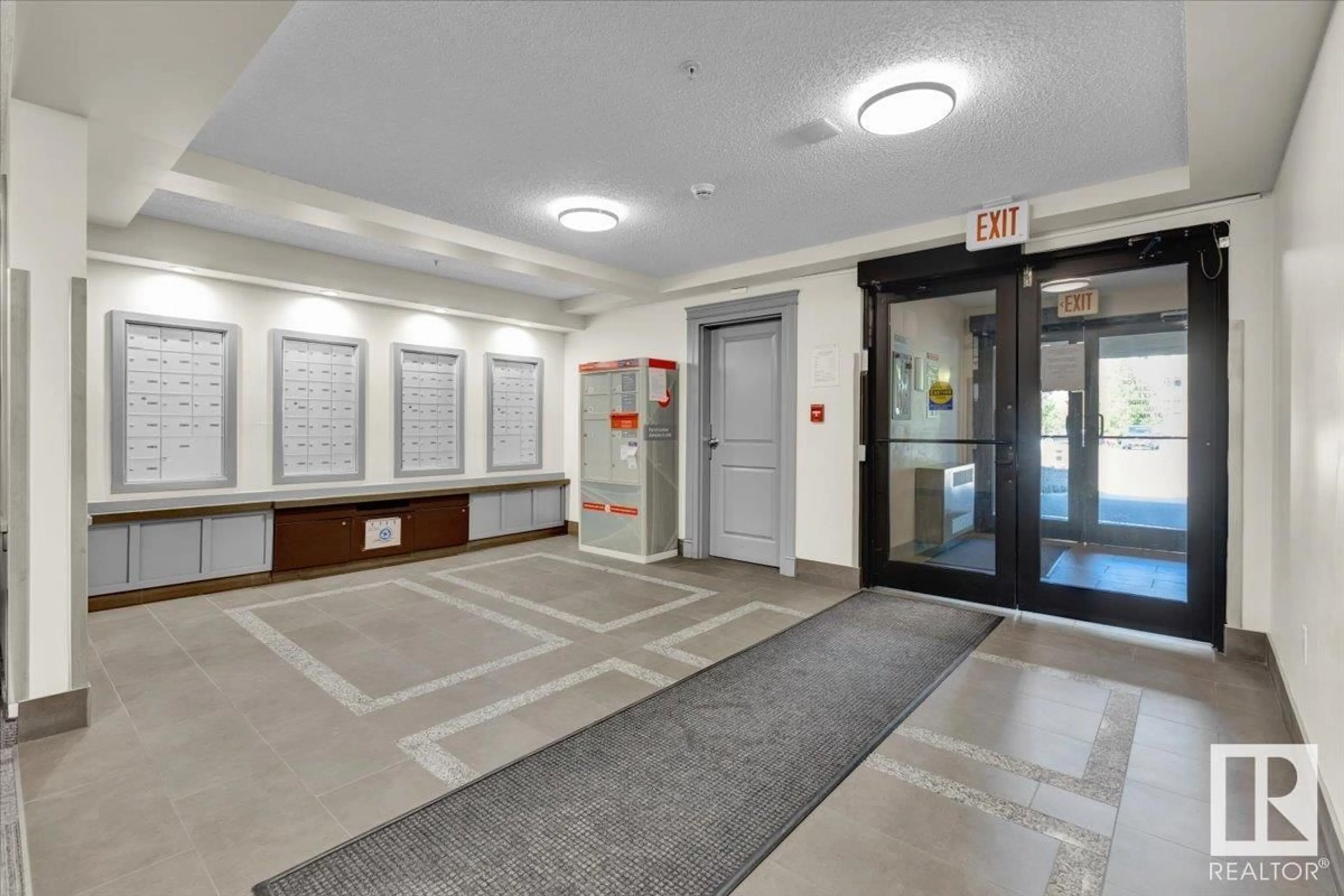 Indoor foyer for #114 - 11453 ELLERSLIE RD, Edmonton Alberta T6W1T2