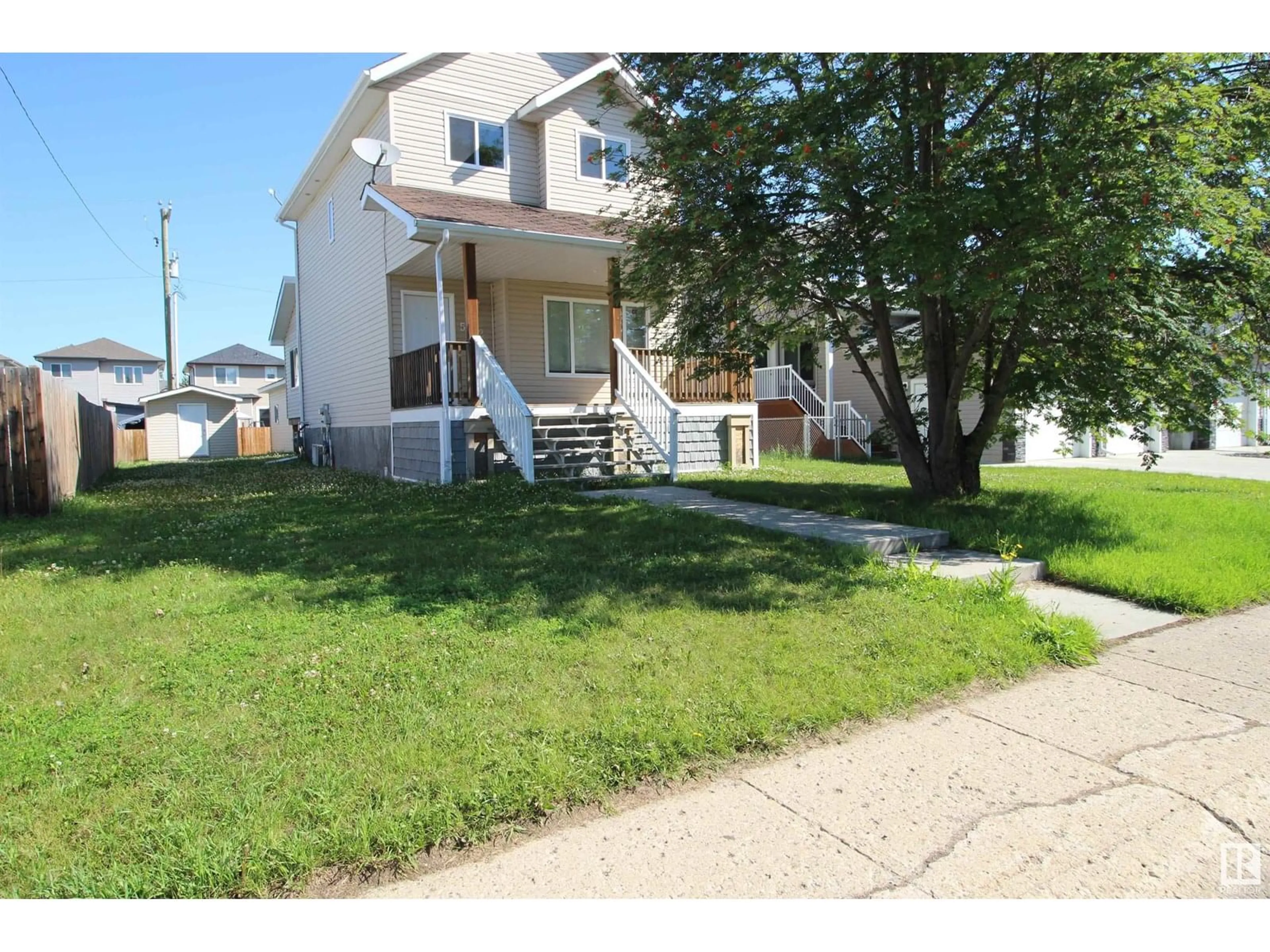Home with vinyl exterior material, street for 5002 52 AV, Calmar Alberta T0C0V0