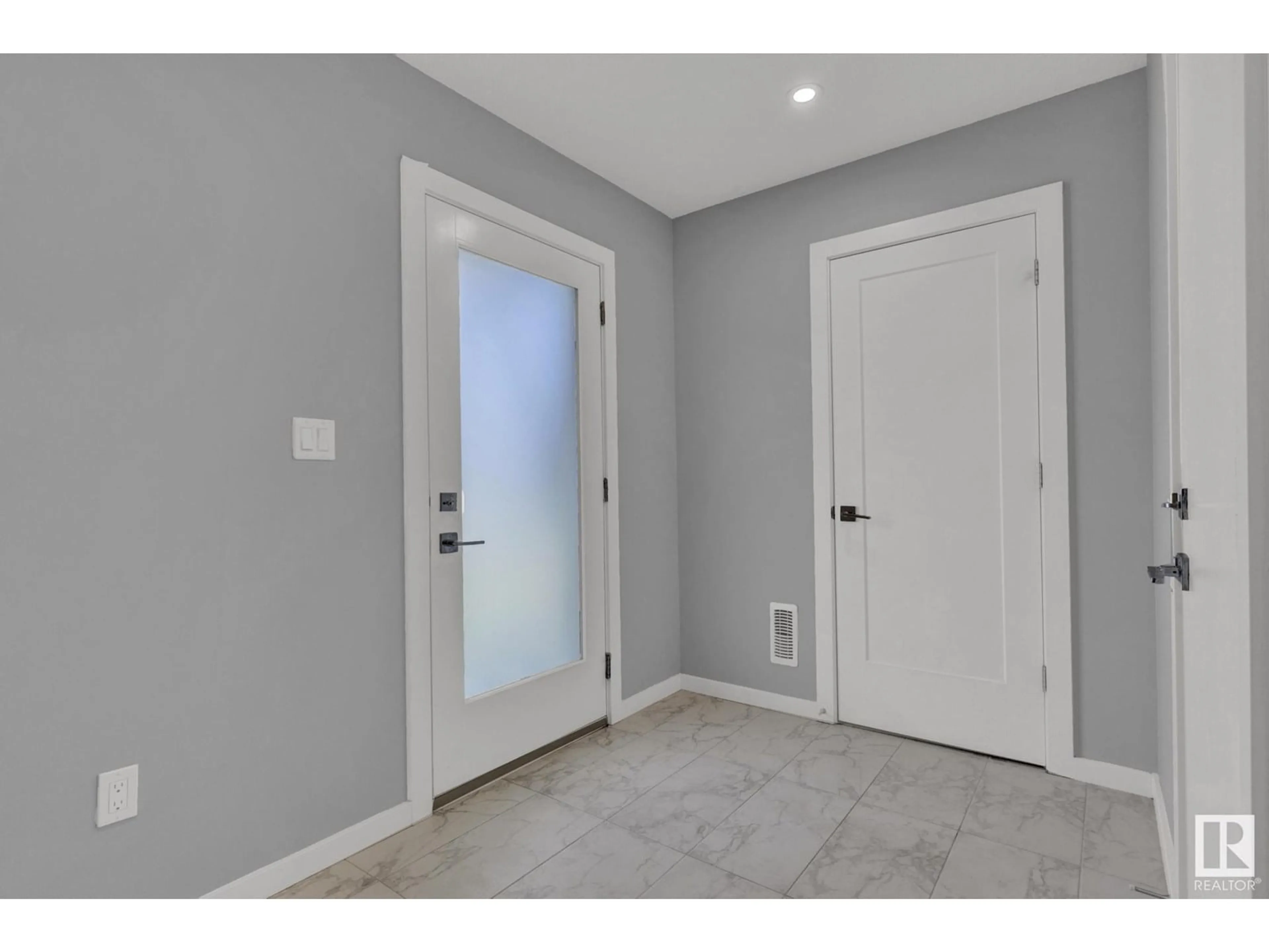 Indoor entryway for #66 - 1304 RUTHERFORD RD, Edmonton Alberta T6W0B4