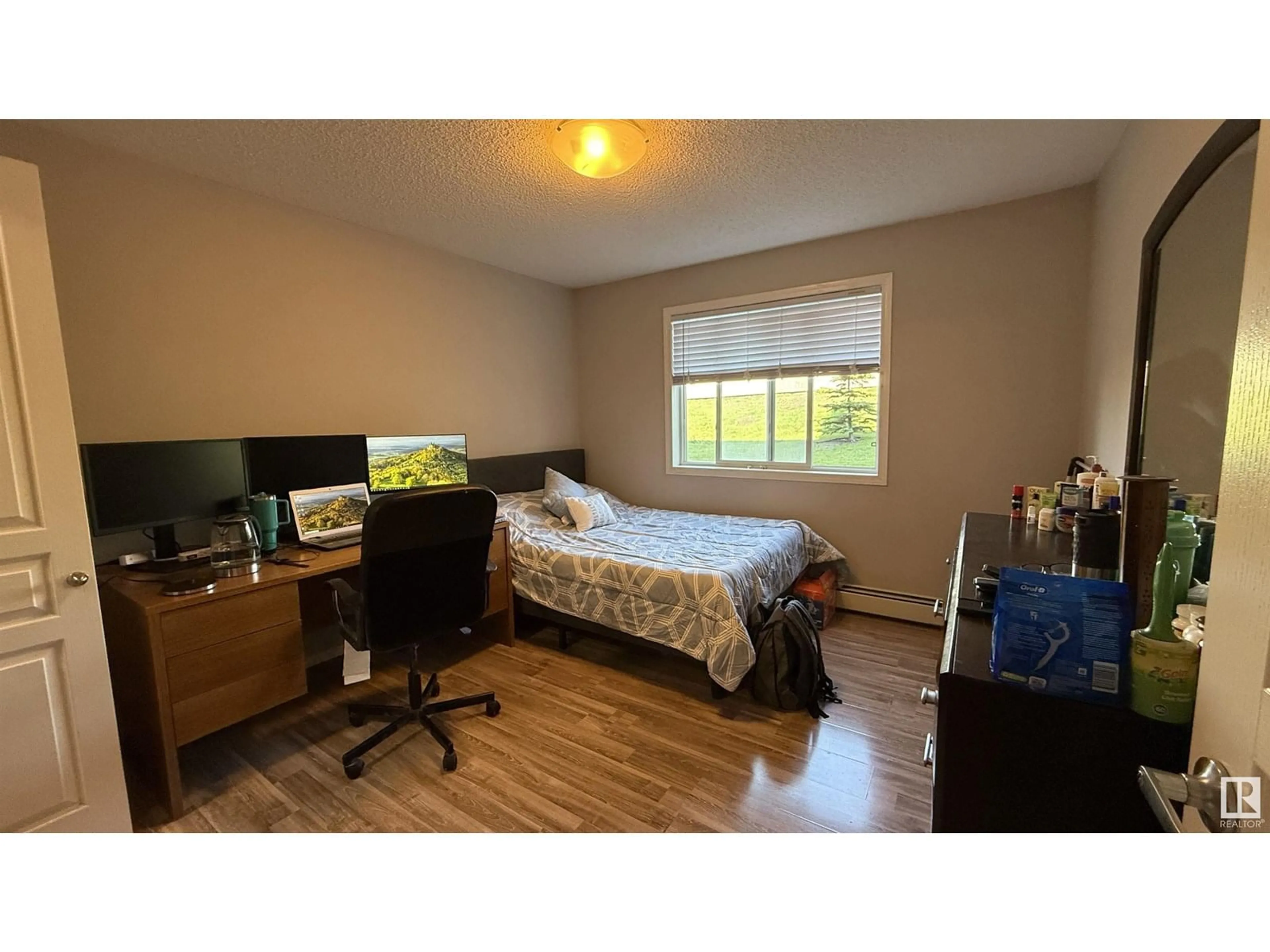 A pic of a room for 301 - 129 CLAREVIEW STATION DR DR, Edmonton Alberta T5Y0J4