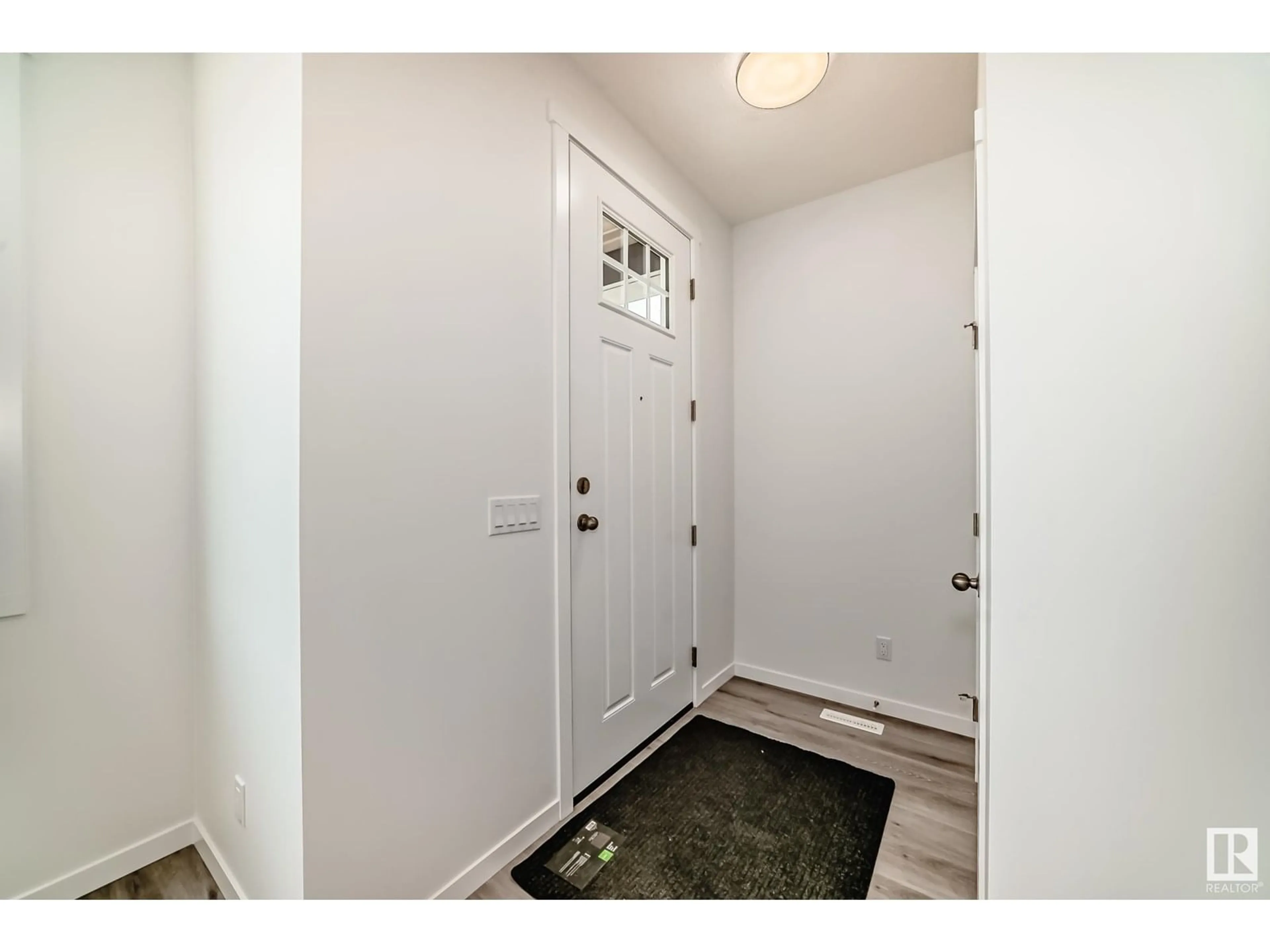 Indoor entryway for 3975 WRENLOOP NW, Edmonton Alberta T5S0S9