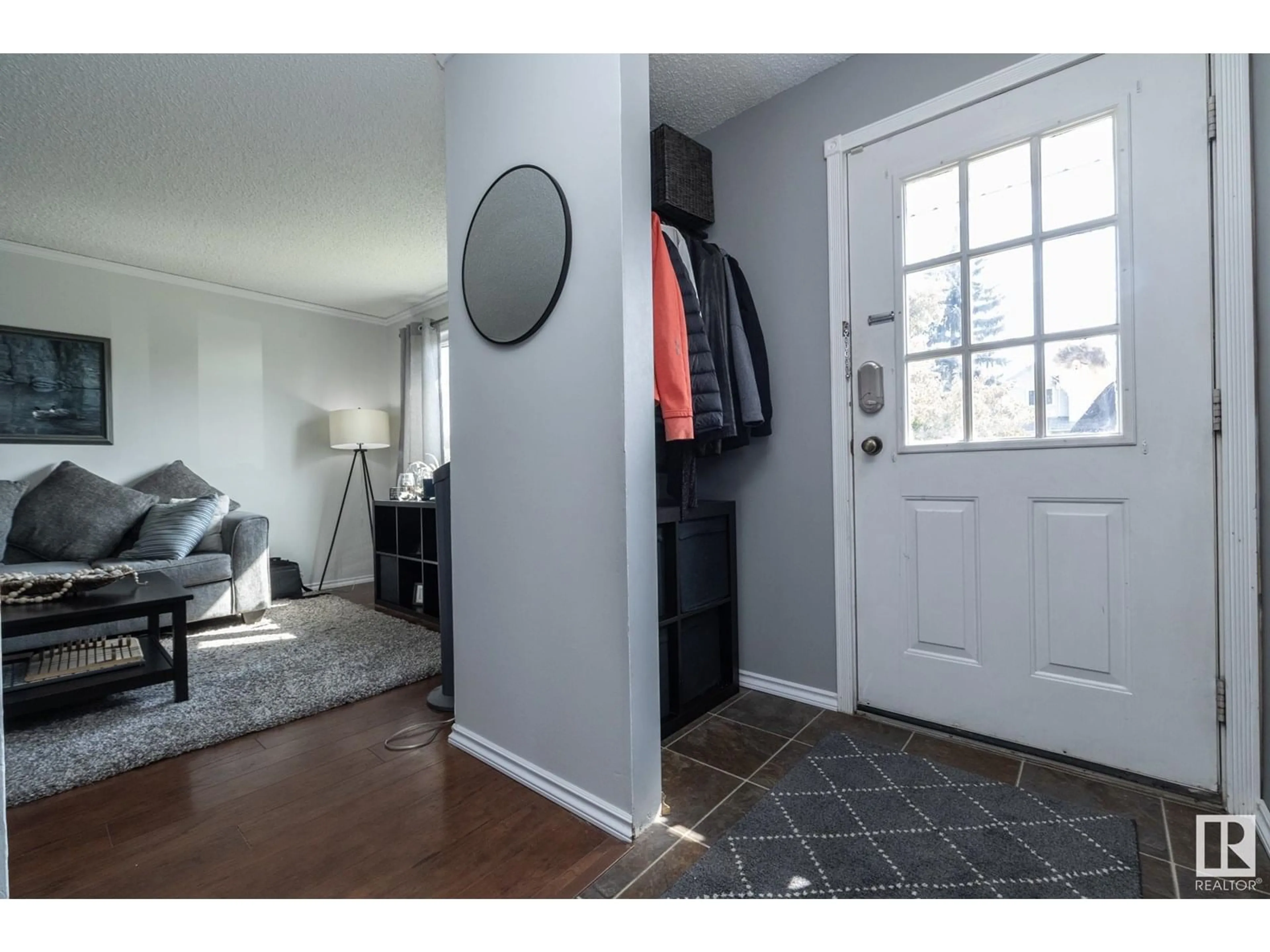 Indoor entryway for NW - 3306 48 ST, Edmonton Alberta T6L4J1