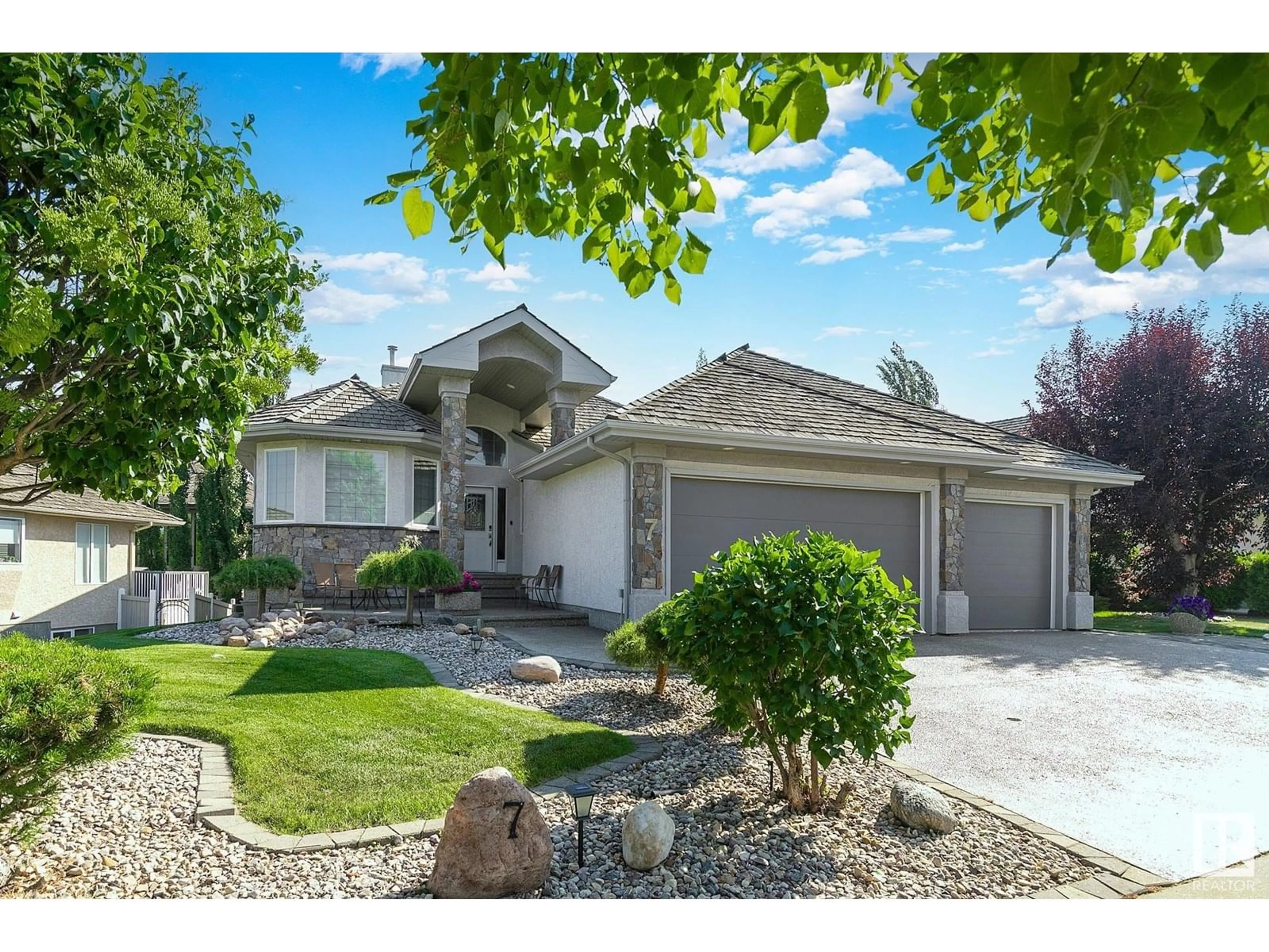 Home with vinyl exterior material, street for 7 KINGSBURY CR, St. Albert Alberta T8N6W5