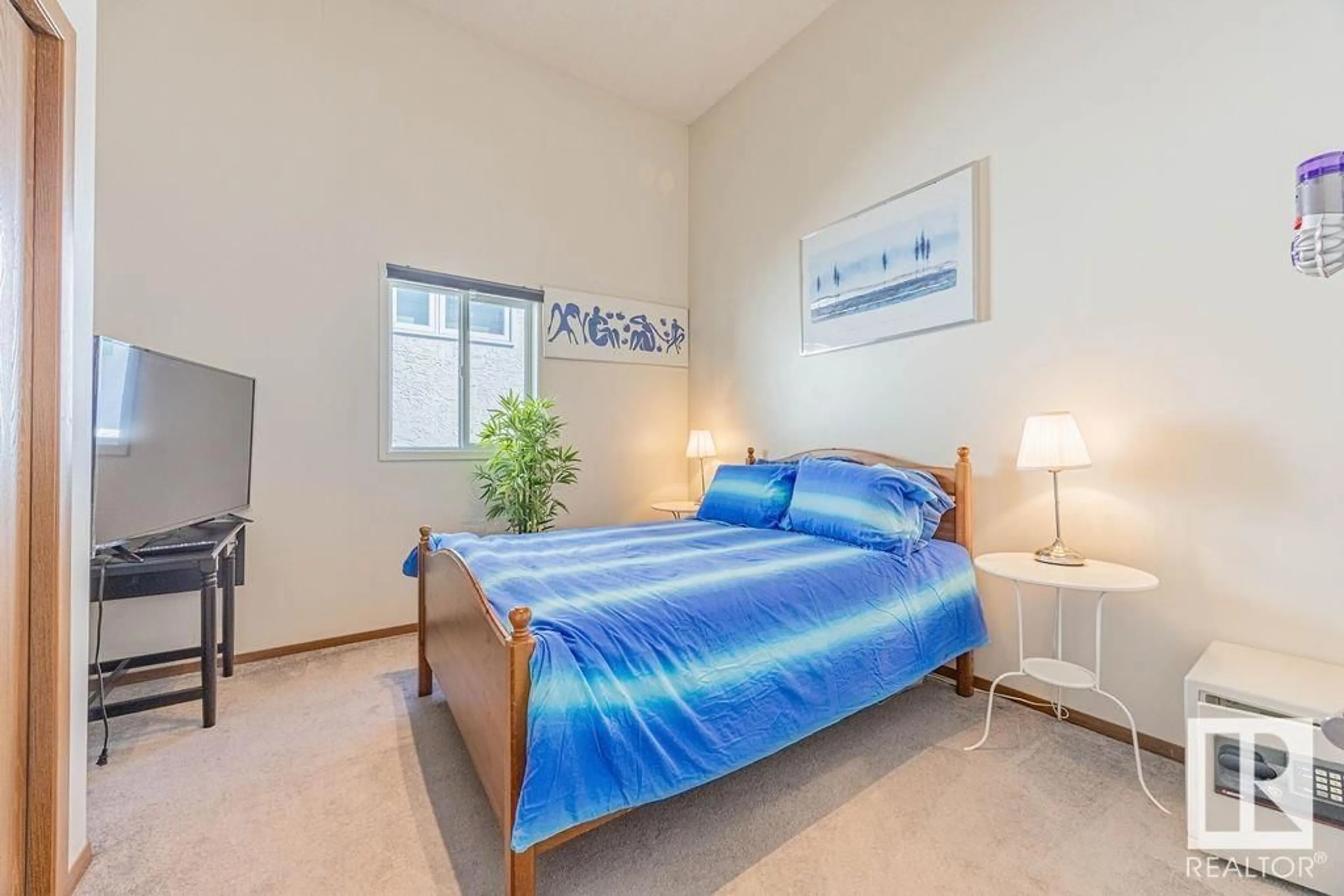 Bedroom with bed, unknown for NW - 904 115 ST, Edmonton Alberta T6J6X8