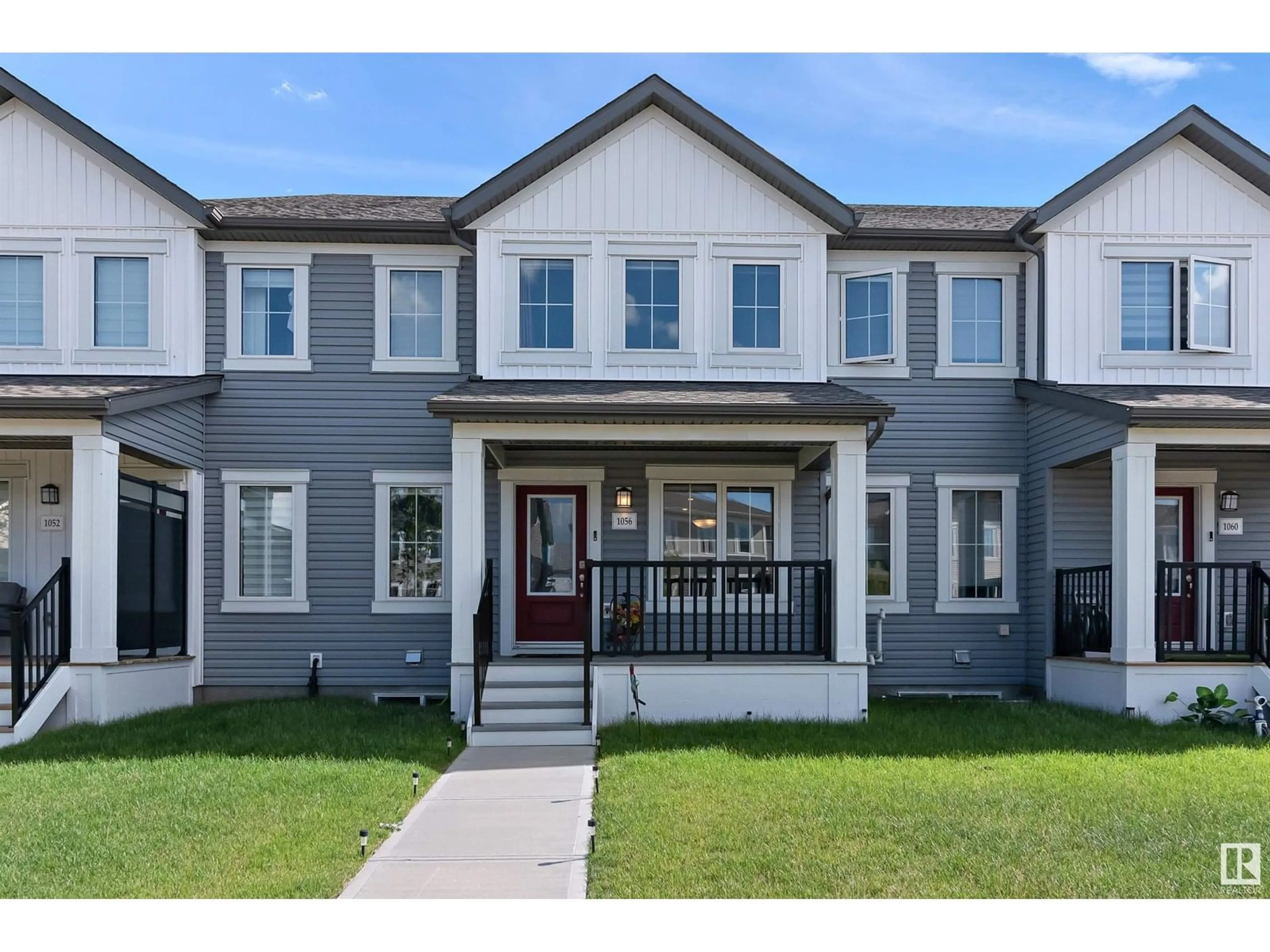Home with vinyl exterior material, street for 1056 CRESTVIEW TC, Sherwood Park Alberta T8H3A3