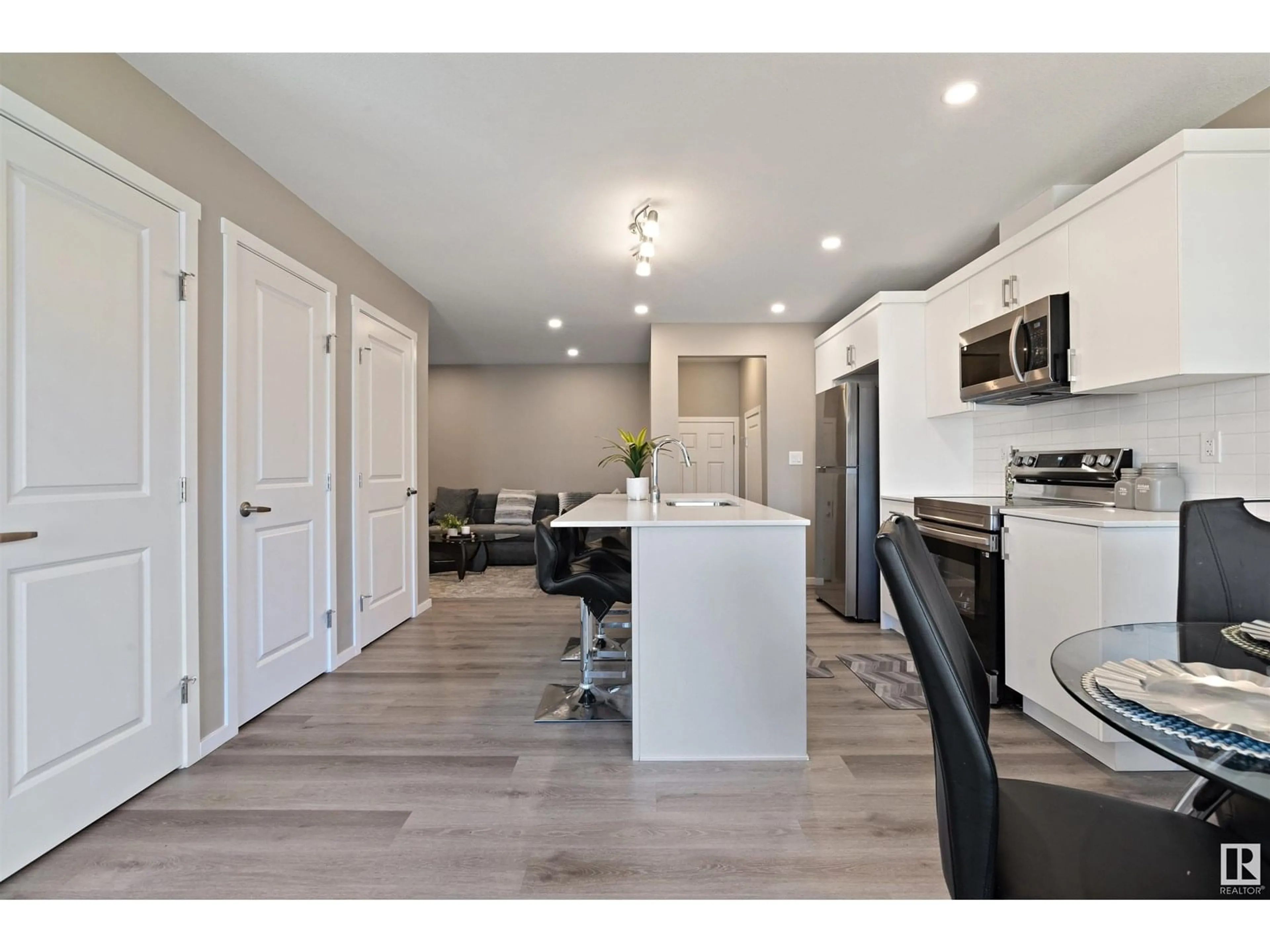 Open concept kitchen, unknown for 1056 CRESTVIEW TC, Sherwood Park Alberta T8H3A3