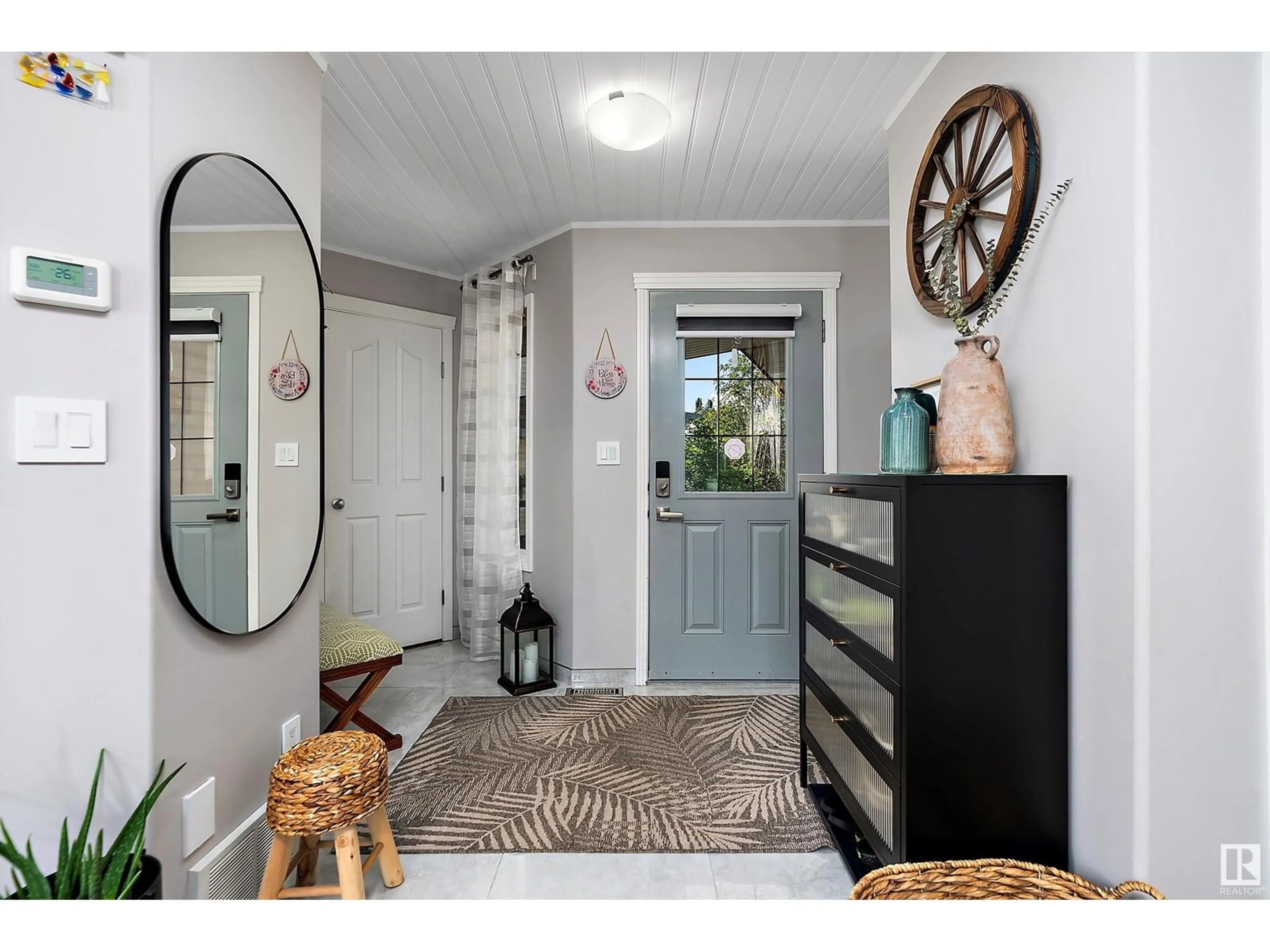 Indoor entryway for 127 RUE MARQUET, Beaumont Alberta T4X1W3