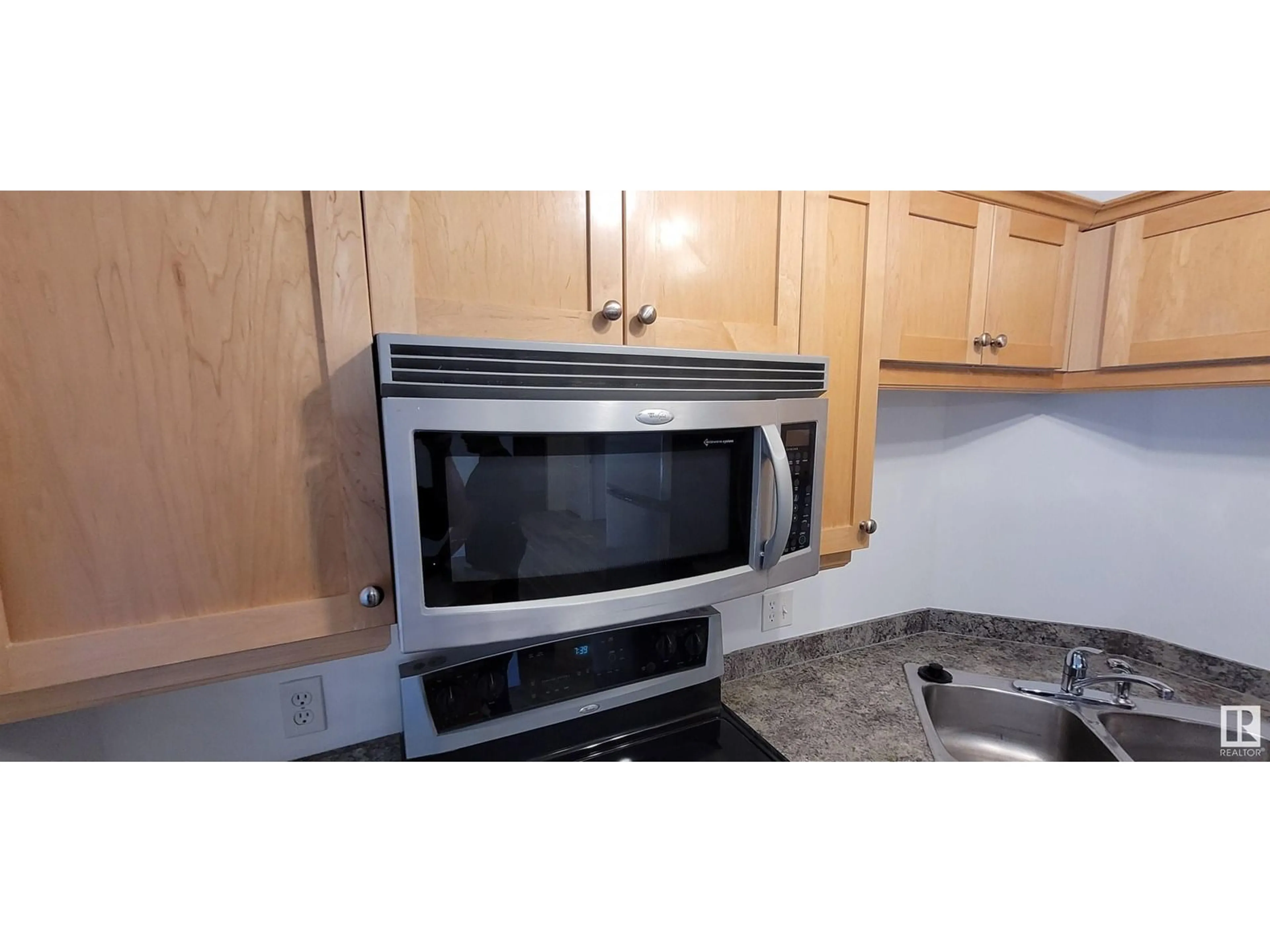 Standard kitchen, unknown for 5350 - 126 199 ST, Edmonton Alberta T6M0A4