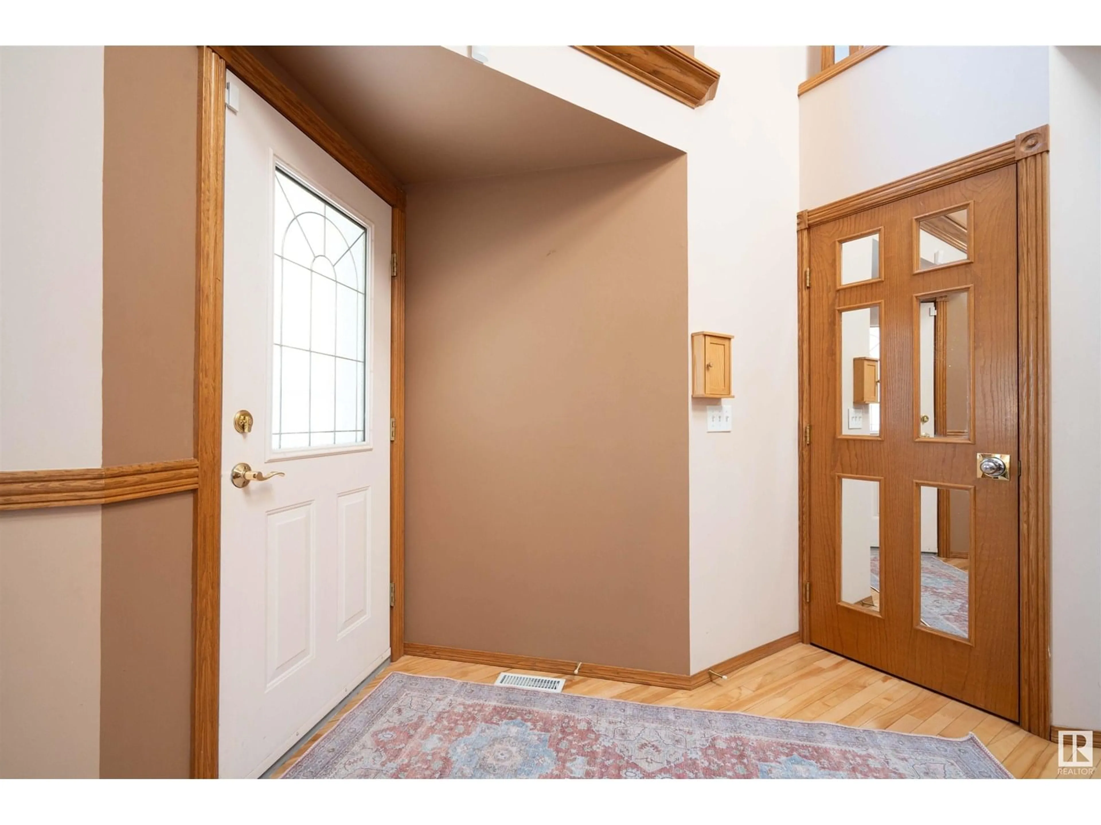 Indoor entryway for 11426 9A AVE AVE, Edmonton Alberta T6J7B2