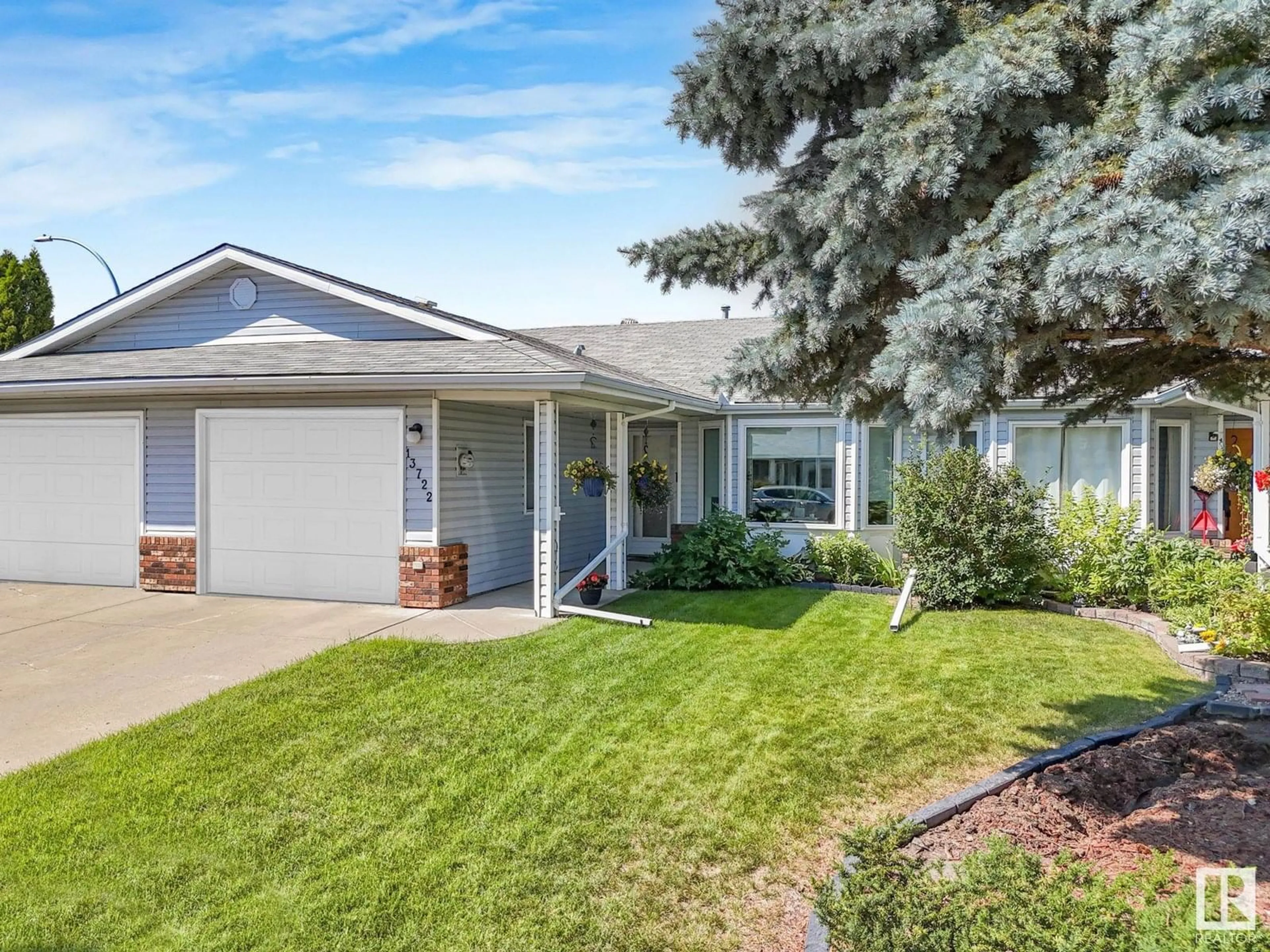 Home with vinyl exterior material, street for NW - 13722 75 ST, Edmonton Alberta T5C3R3