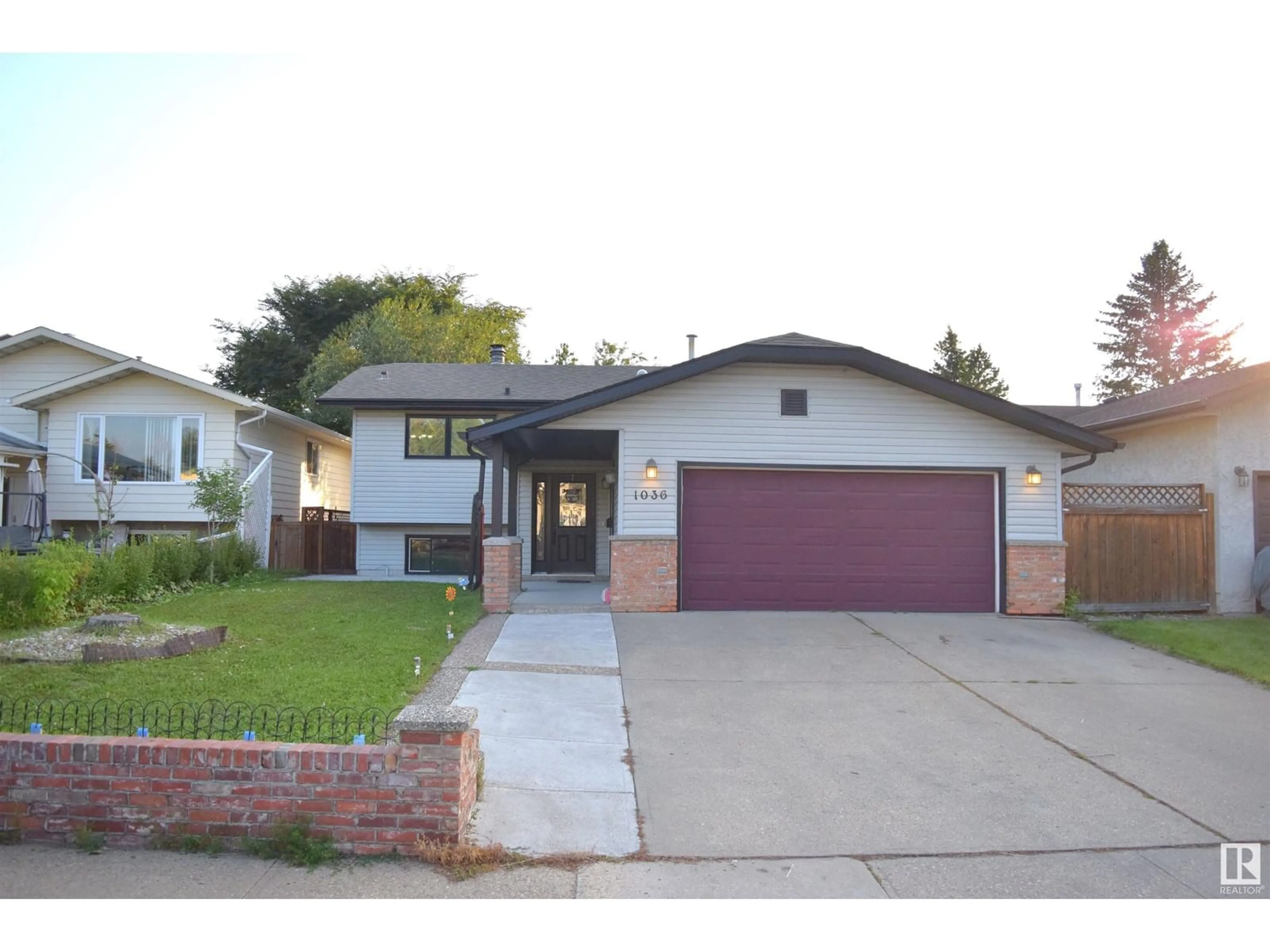 Unknown for 1036 38 ST, Edmonton Alberta T6L2K9