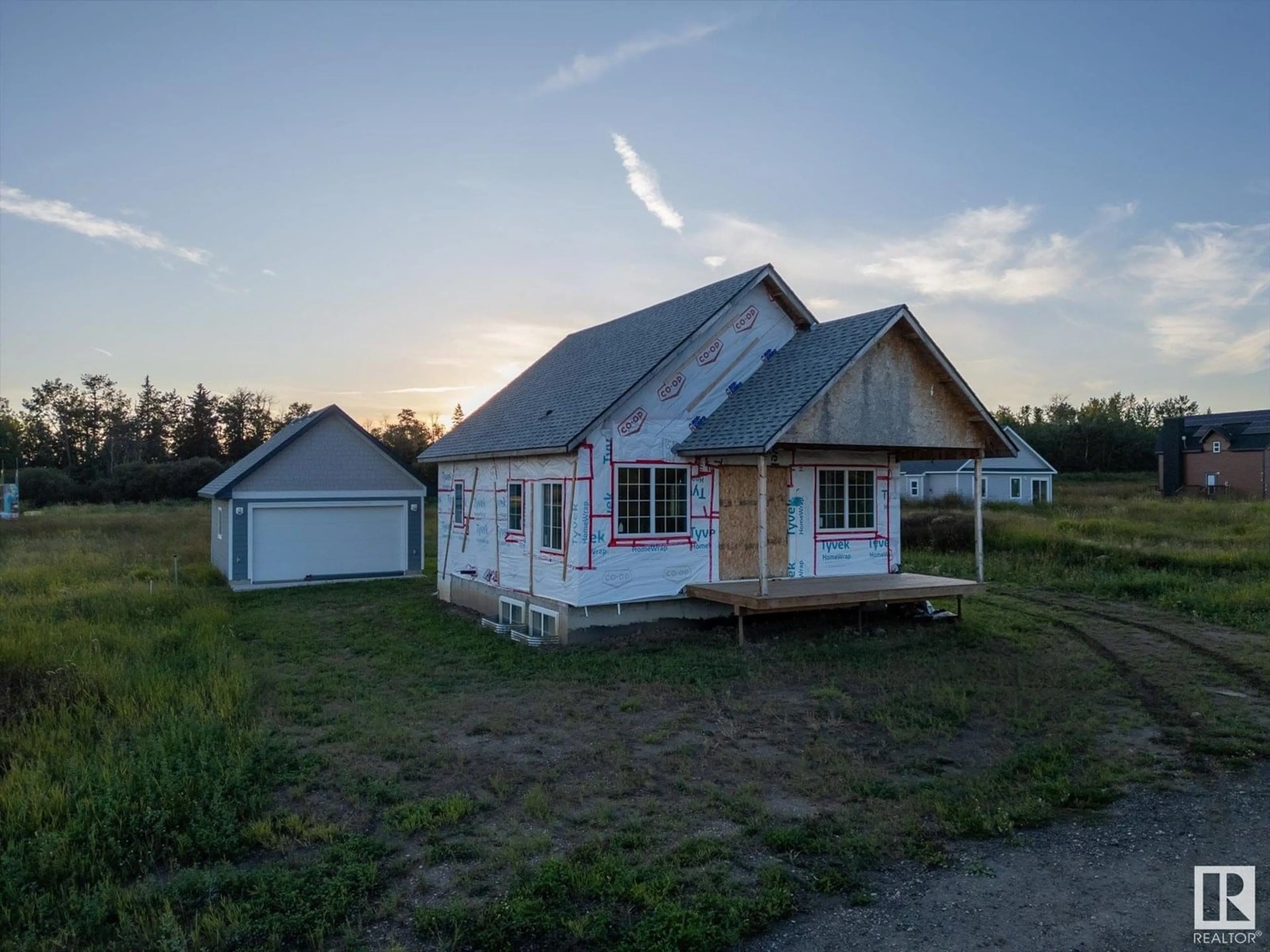 Home with vinyl exterior material, building for 5323 TOWNSHIP 541A, Rural Lac Ste. Anne County Alberta T0E1H0