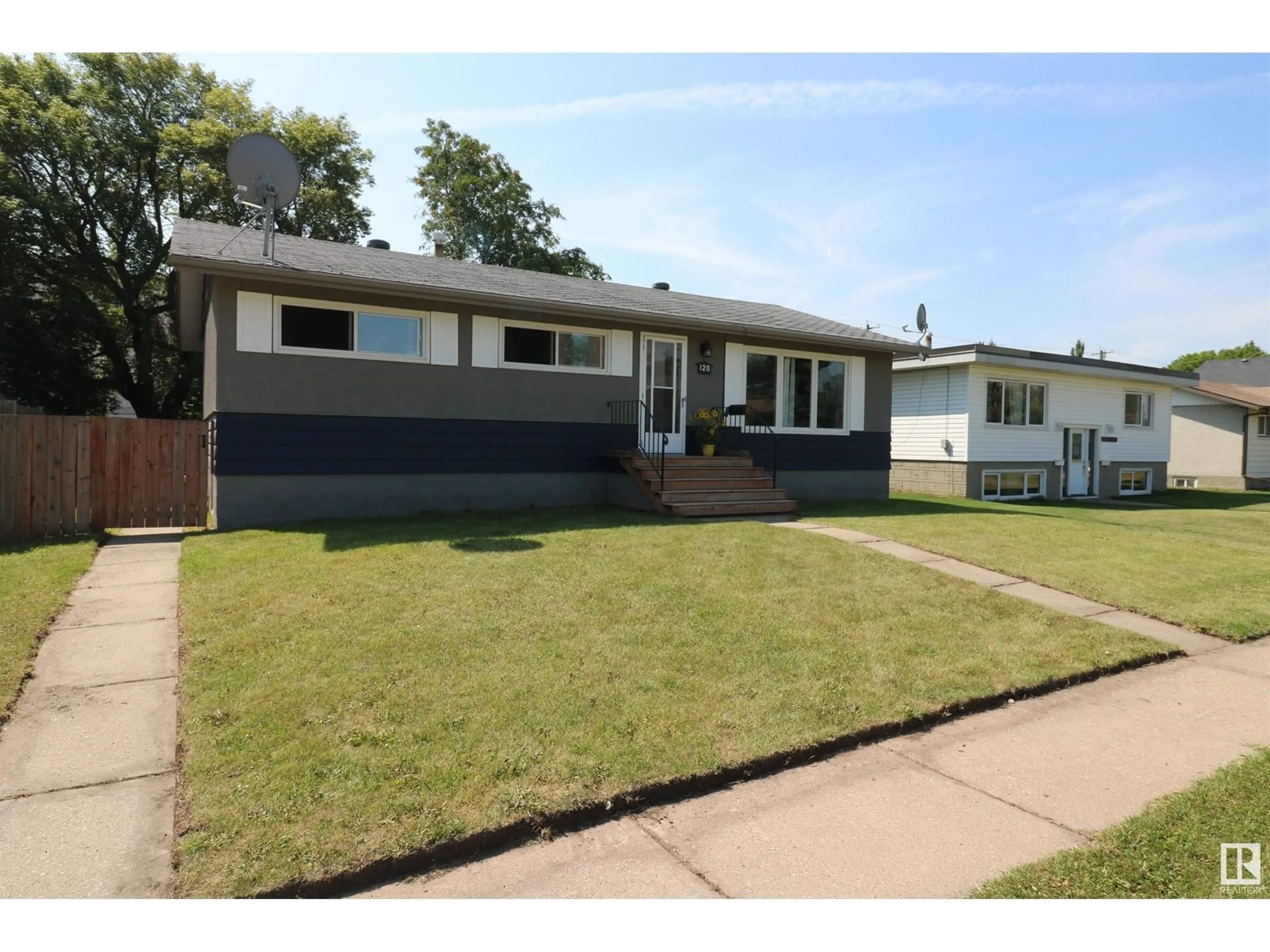 Home with vinyl exterior material, street for 128 CHURCH RD, Spruce Grove Alberta T7X2K2