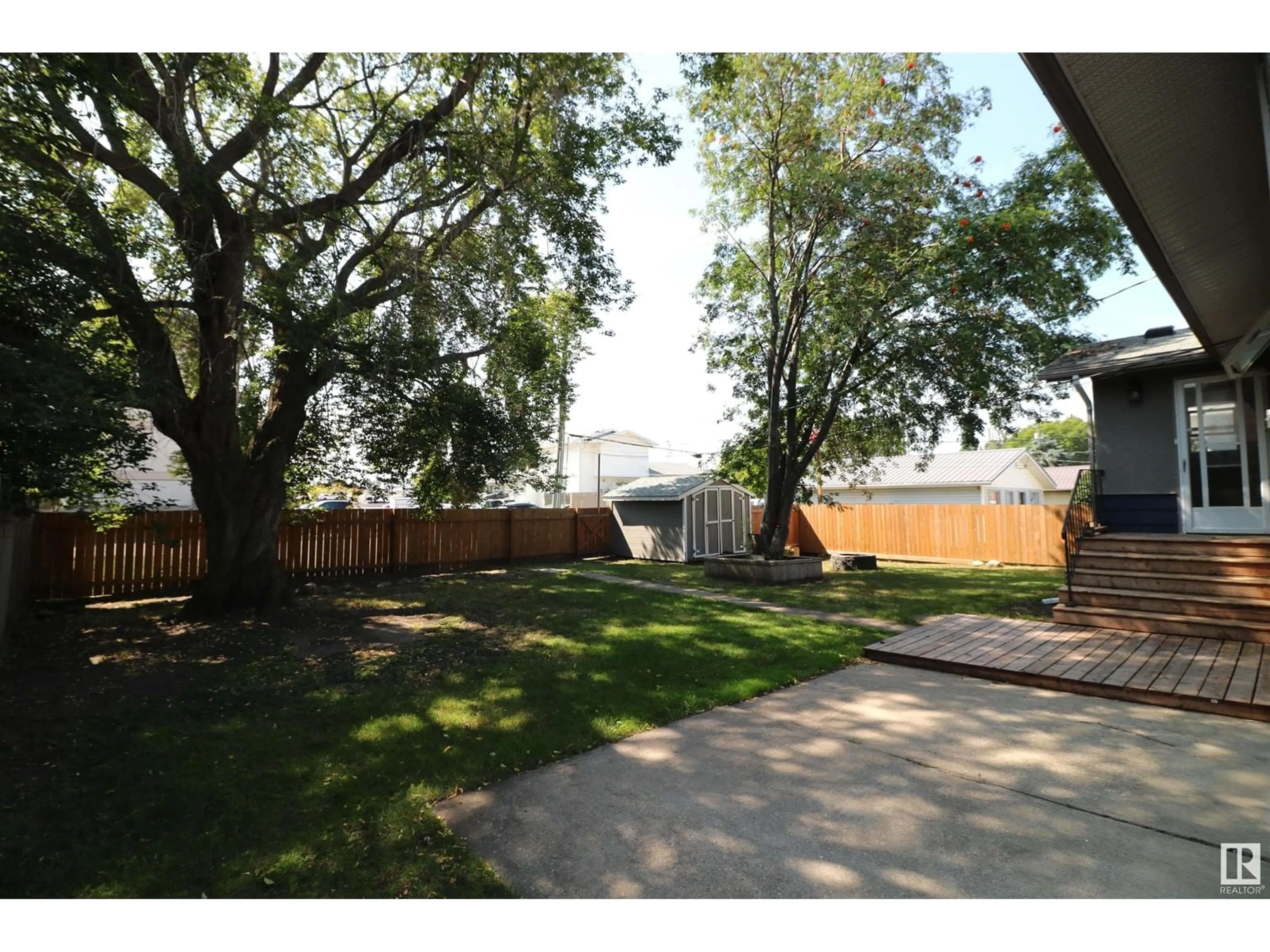 Patio, street for 128 CHURCH RD, Spruce Grove Alberta T7X2K2