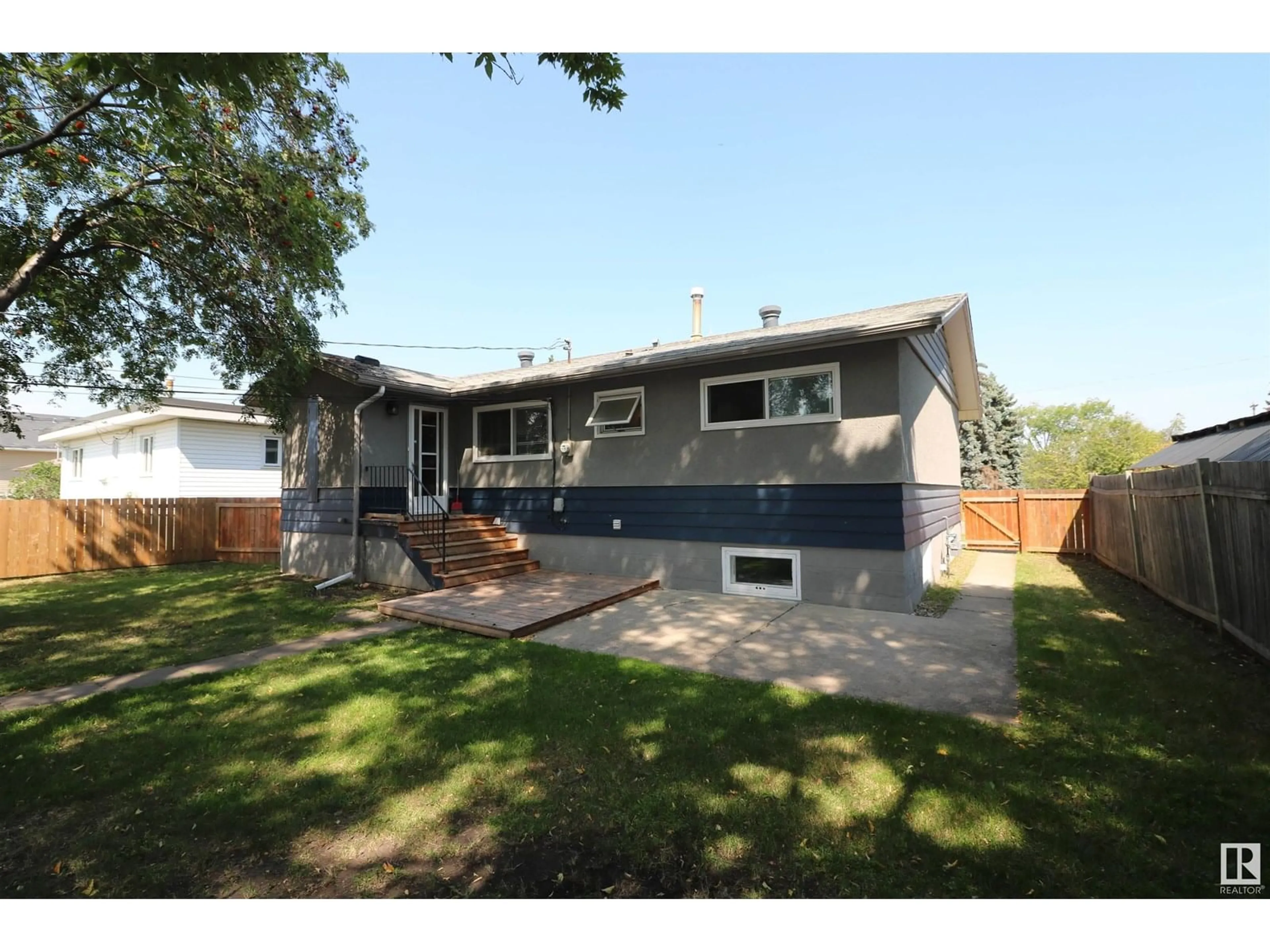 Home with vinyl exterior material, street for 128 CHURCH RD, Spruce Grove Alberta T7X2K2