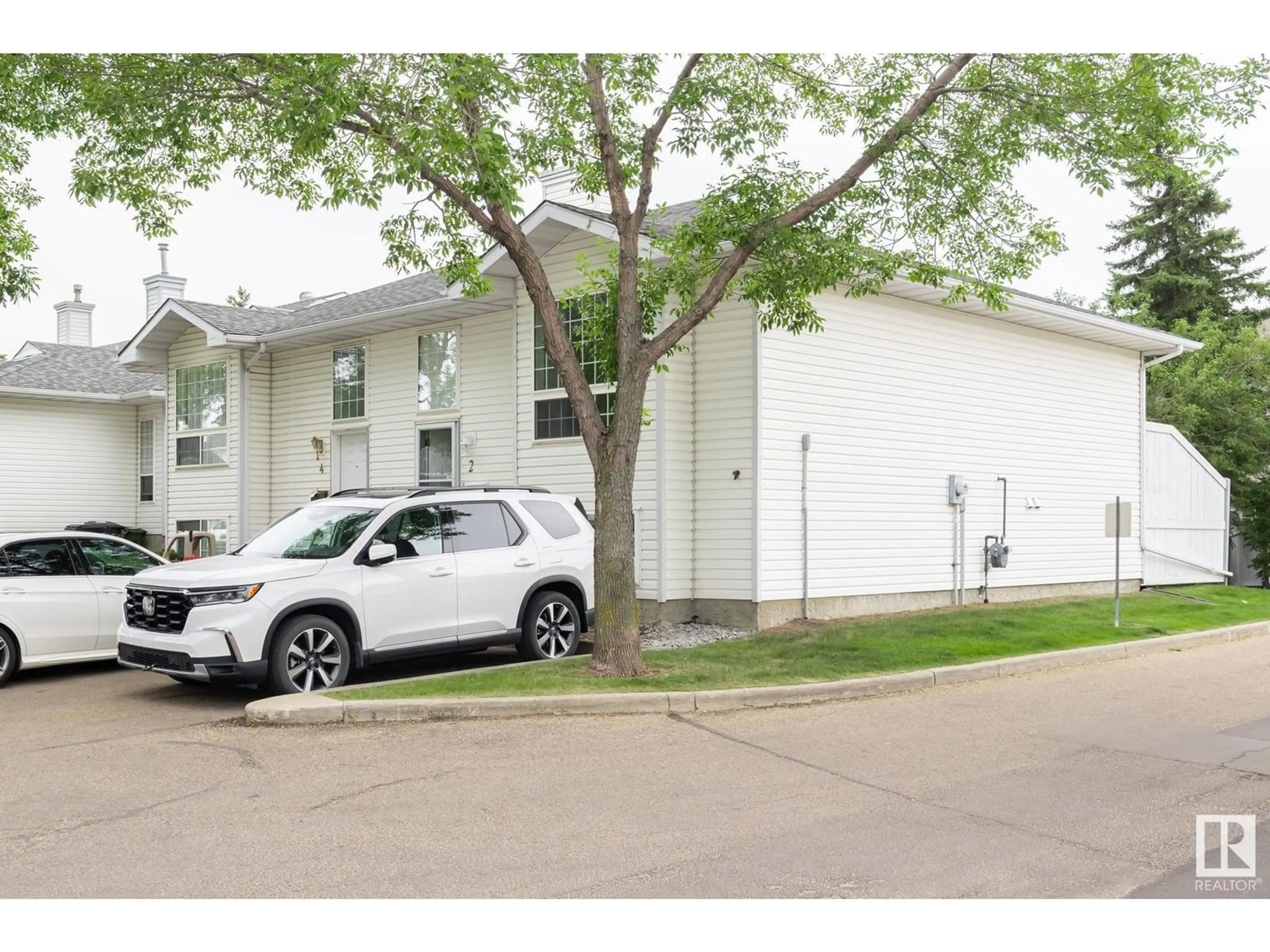 Home with vinyl exterior material, street for #2 - 3311 58 ST, Edmonton Alberta T6L6X3