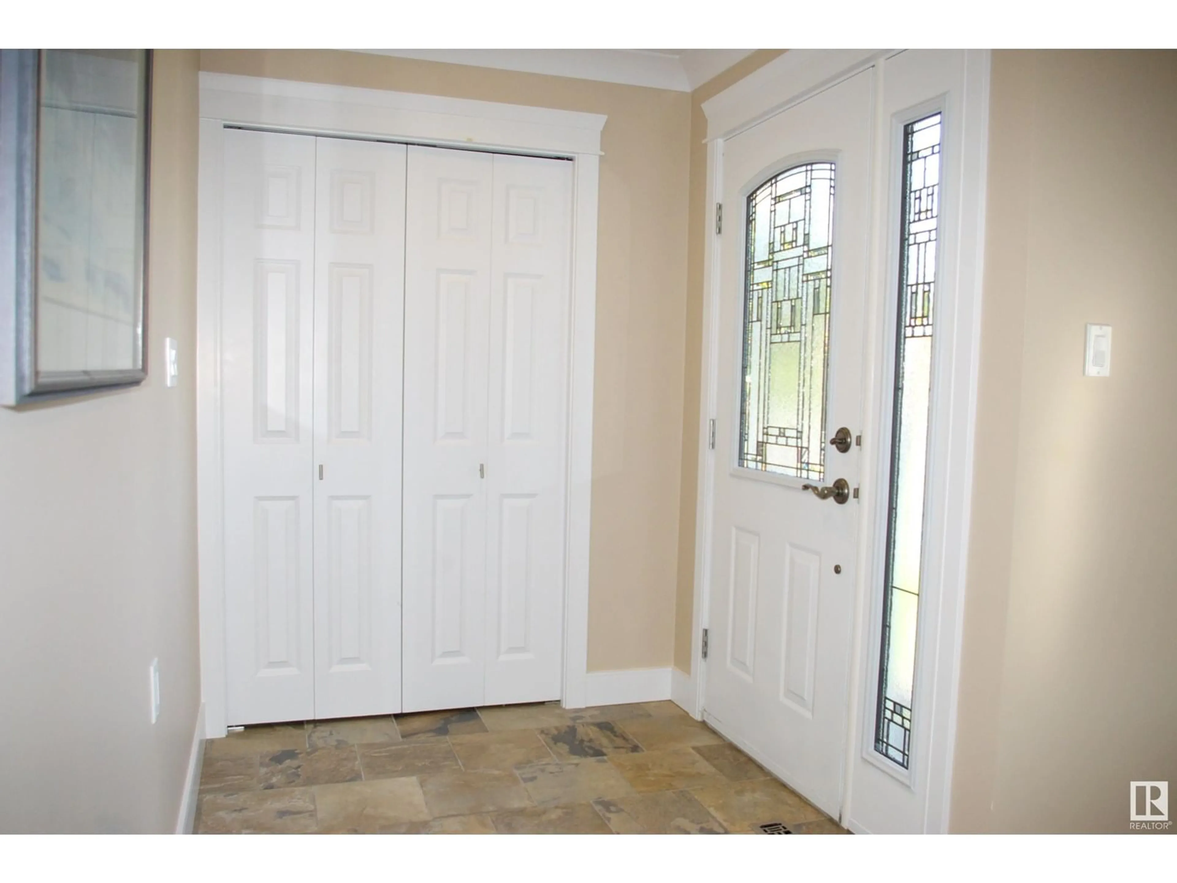 Indoor entryway for 168 WARWICK RD, Edmonton Alberta T5X4P8
