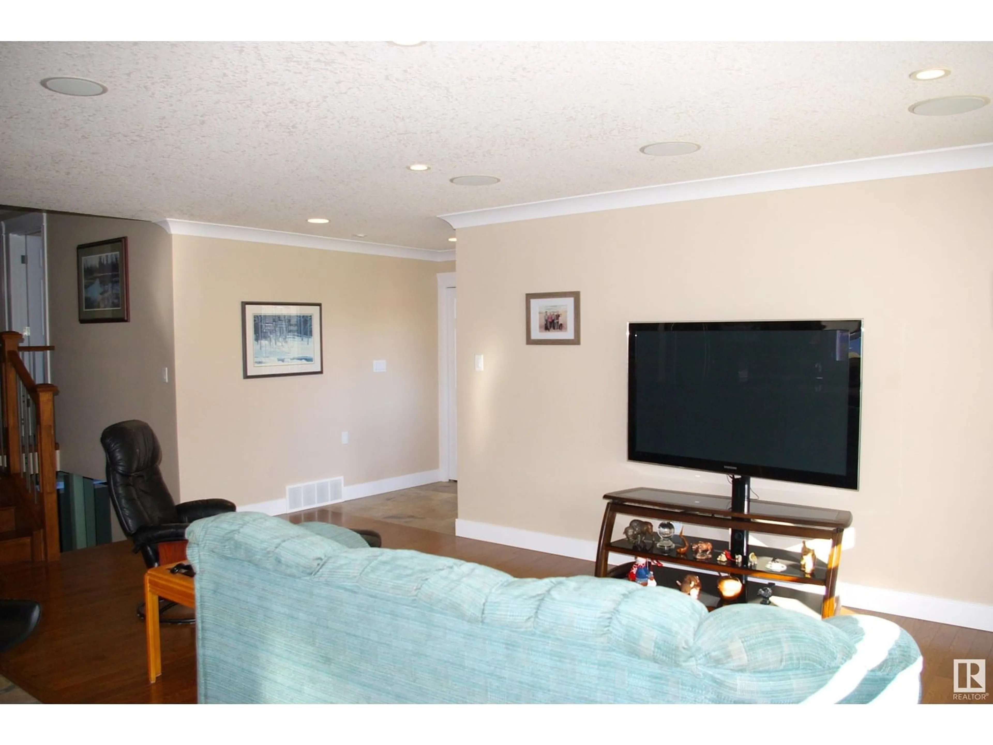 A pic of a room for 168 WARWICK RD, Edmonton Alberta T5X4P8