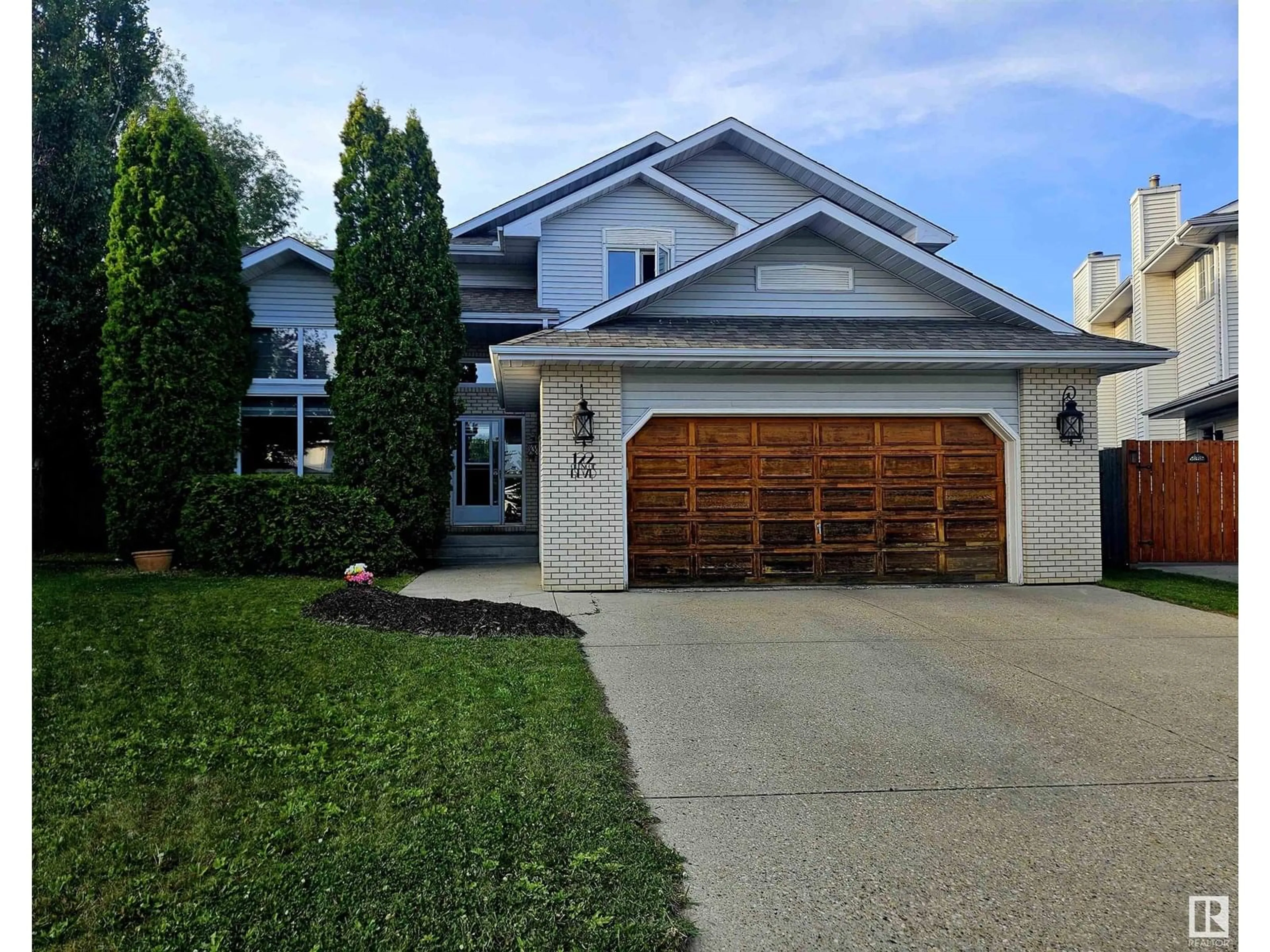 Home with vinyl exterior material, street for 122 GLENCOE BV, Sherwood Park Alberta T8A5J5