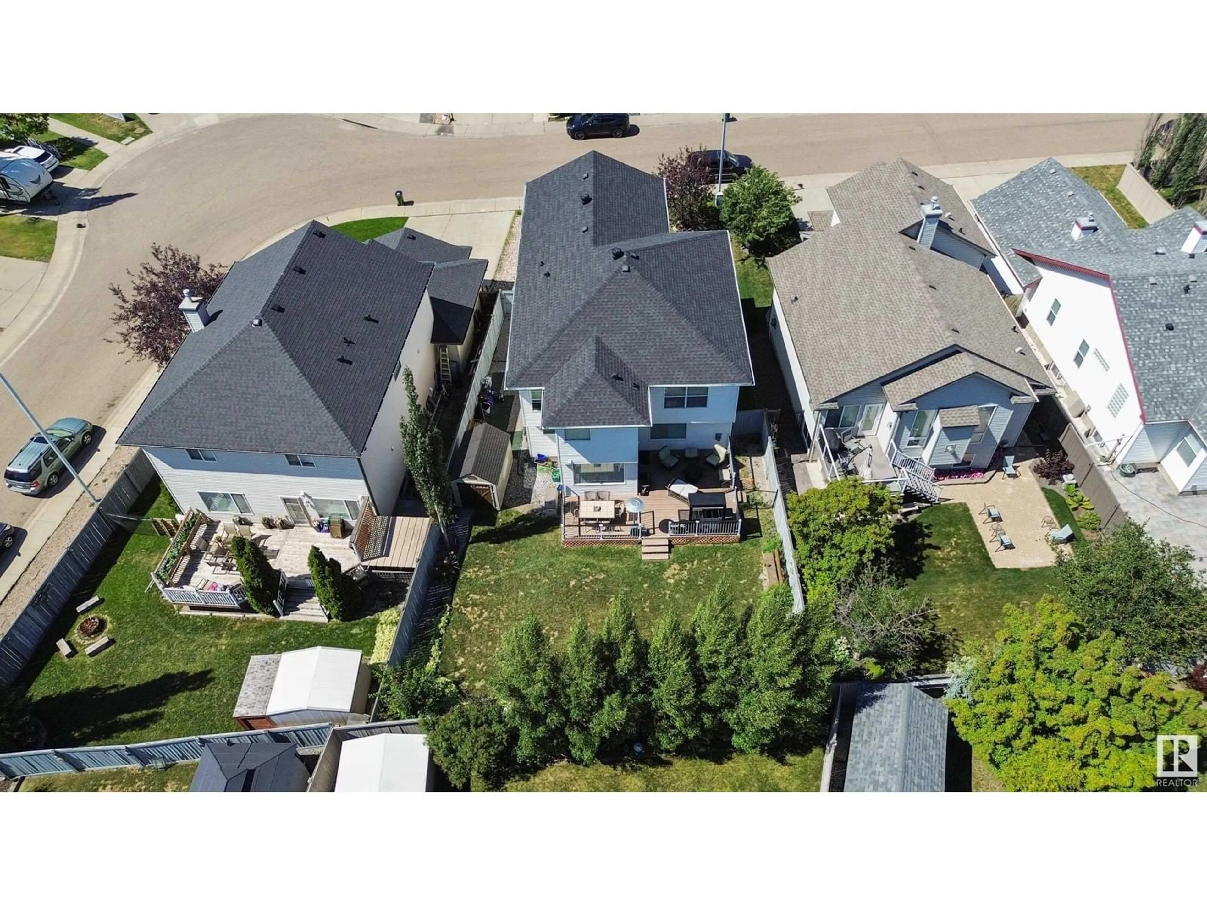 A pic from outside/outdoor area/front of a property/back of a property/a pic from drone, street for 356 CALDERON CR, Edmonton Alberta T6V1R8