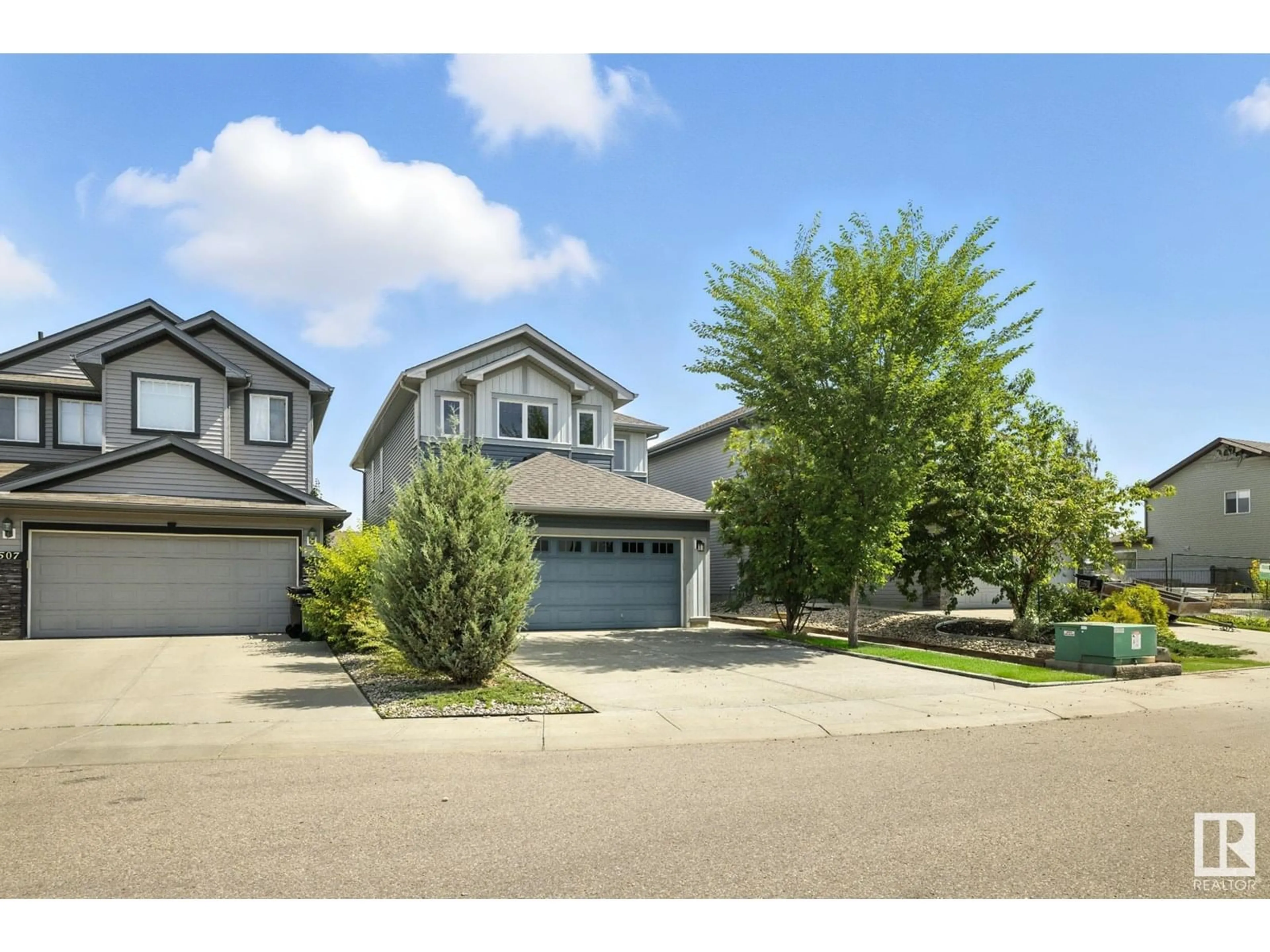 A pic from outside/outdoor area/front of a property/back of a property/a pic from drone, street for SW - 511 171 ST, Edmonton Alberta T6W2A4