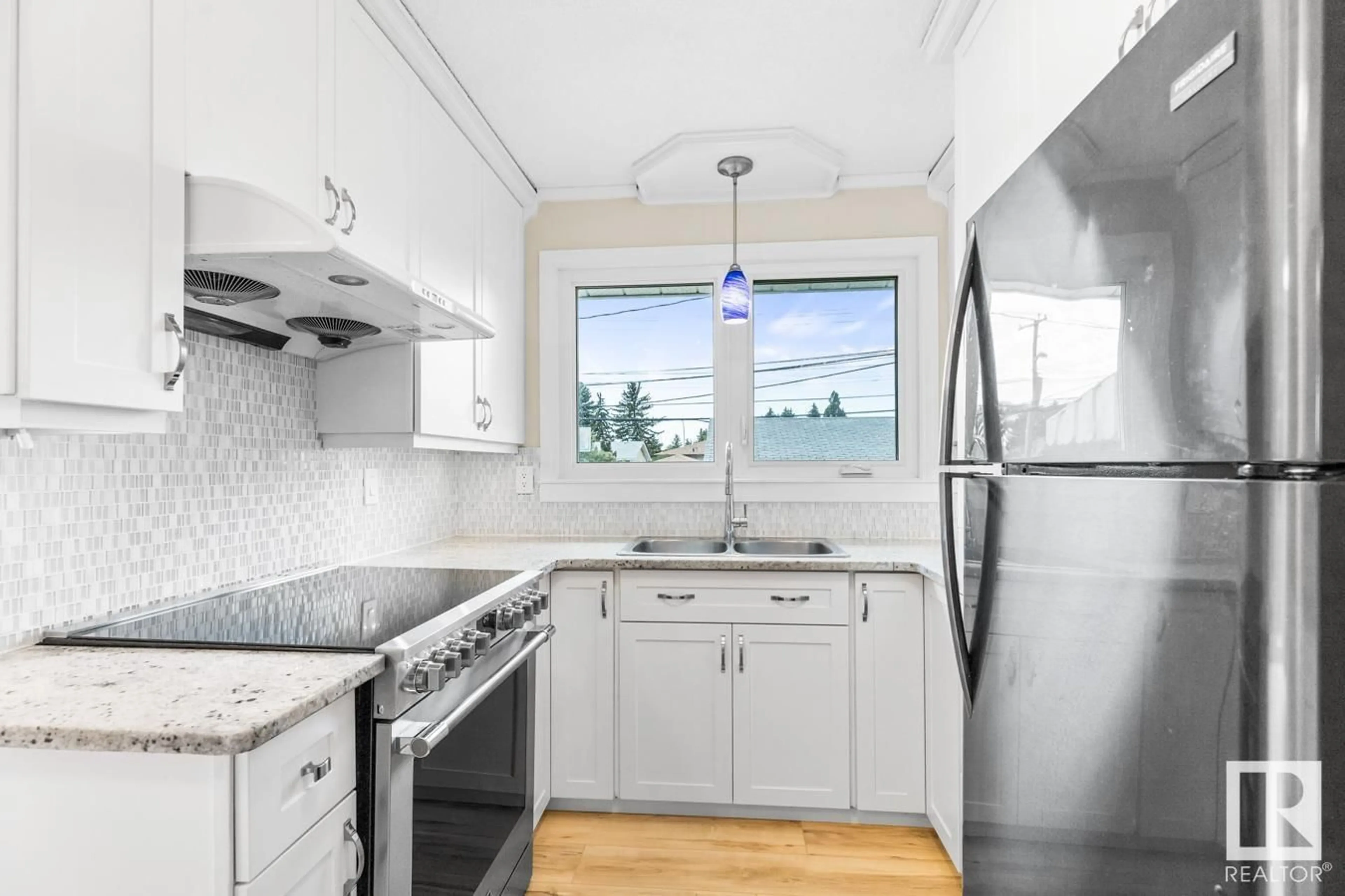 Standard kitchen, ceramic/tile floor for 13908 57 ST, Edmonton Alberta T5A1M6
