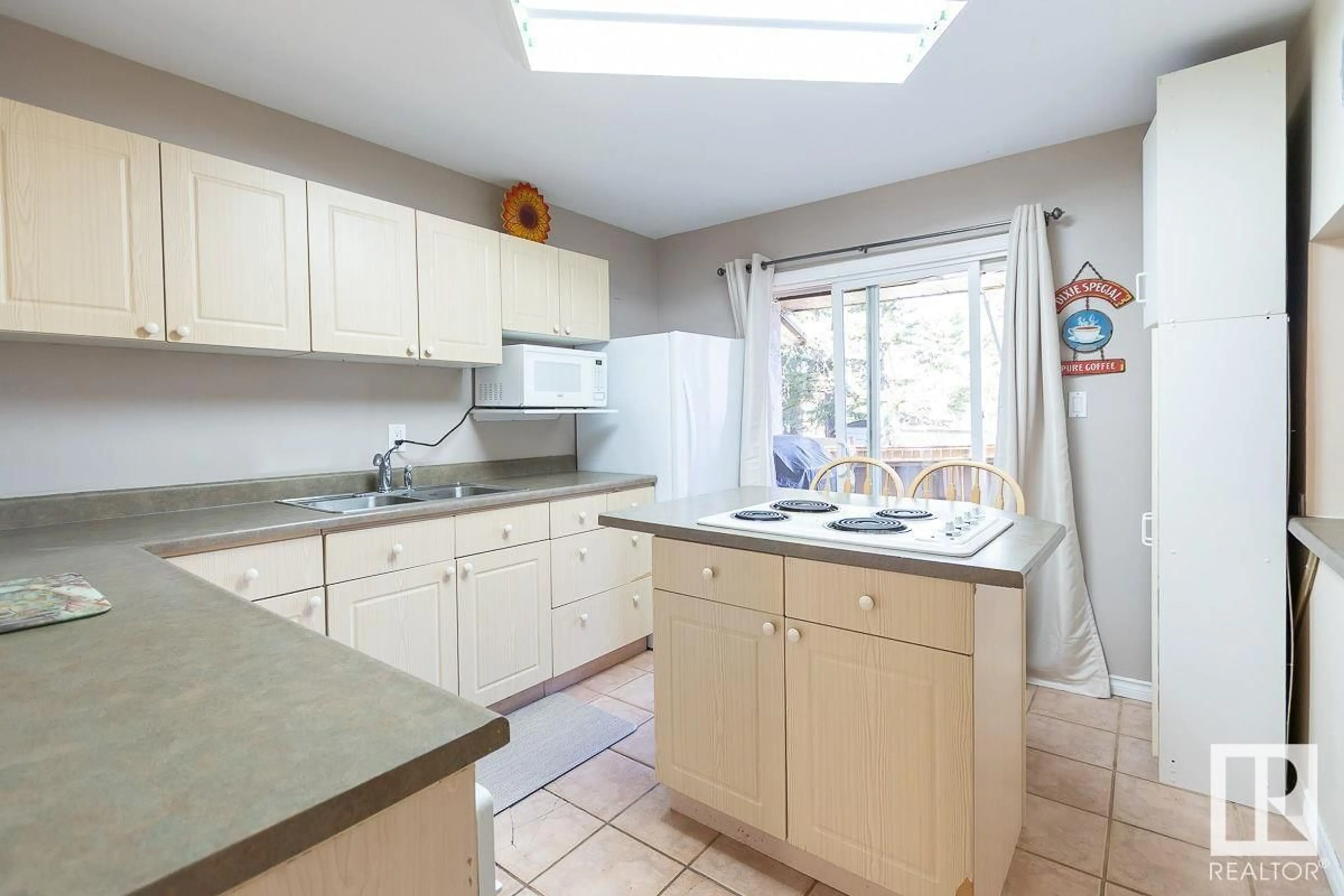 Standard kitchen, unknown for NW - 6030 MILL WOODS RD S, Edmonton Alberta T6L1N5