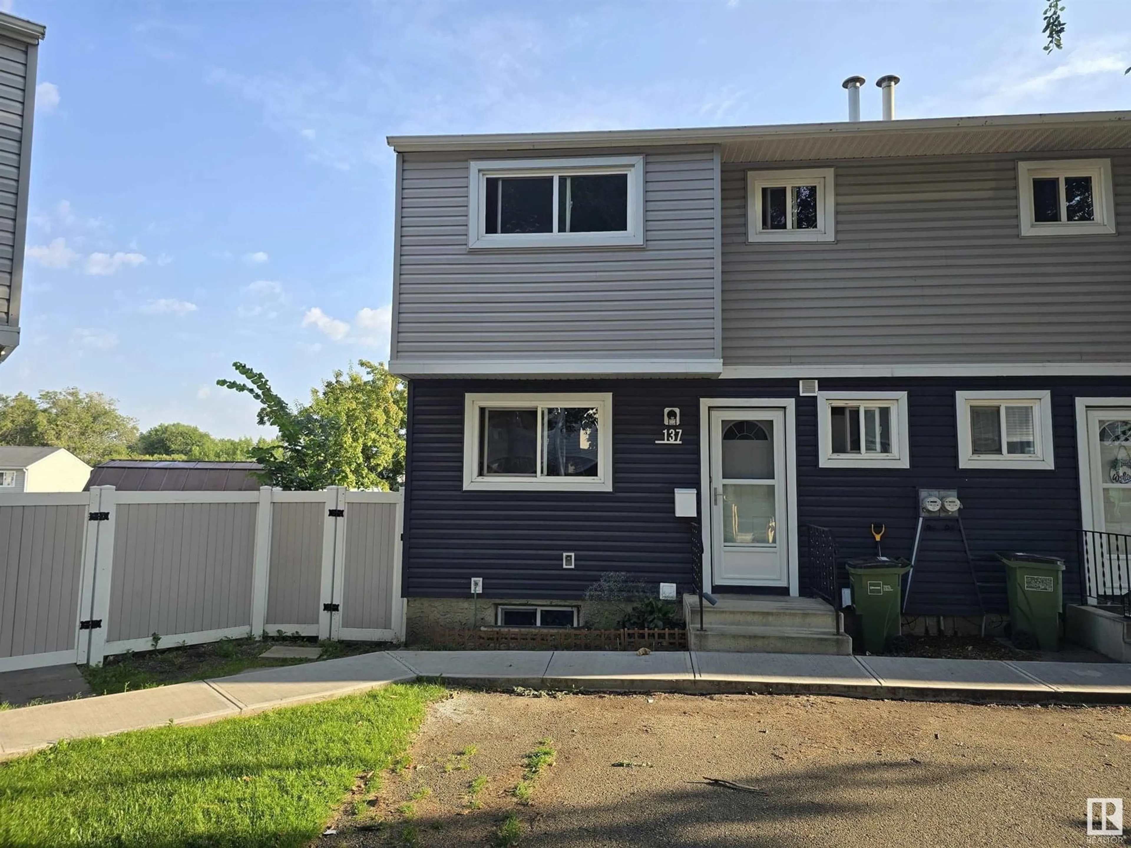 Home with vinyl exterior material, street for 137 HABITAT CR, Edmonton Alberta T5A3K8