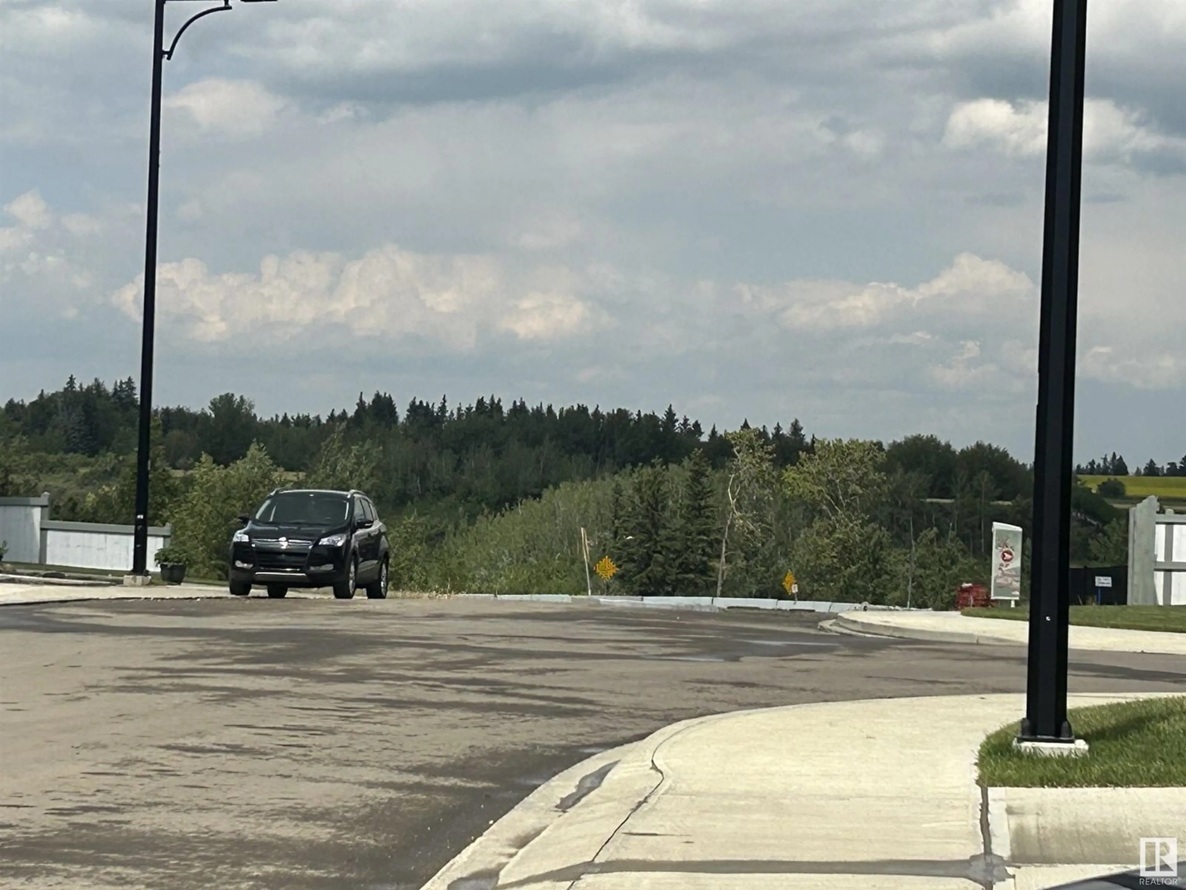 Blurry image for 1019 OLD MAN CREEK BV, Sherwood Park Alberta T8H3A2