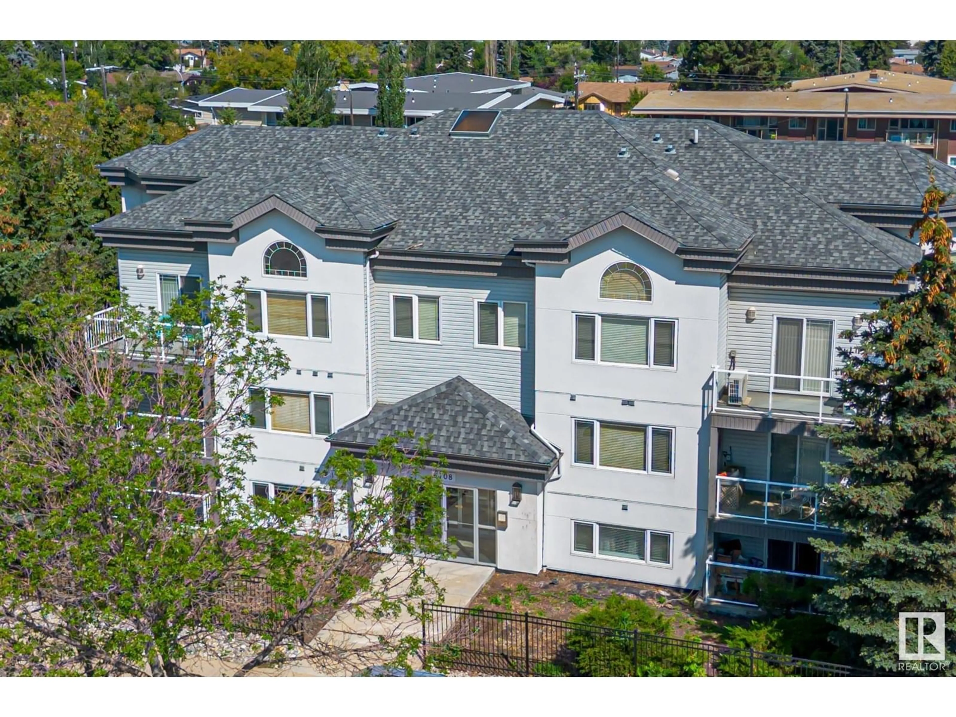 A pic from outside/outdoor area/front of a property/back of a property/a pic from drone, unknown for #107 - 6708 90 AV, Edmonton Alberta T6B0P2