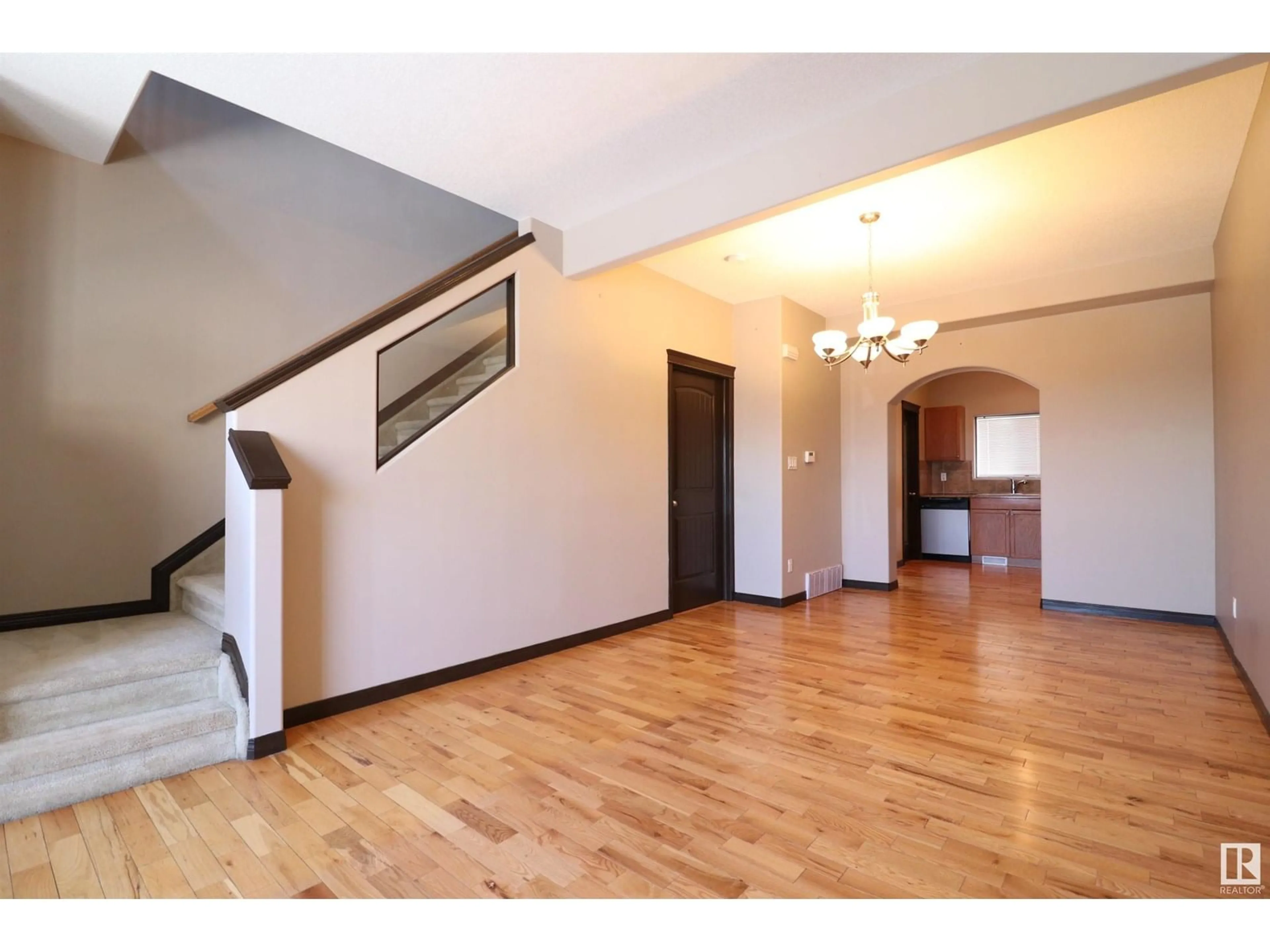 Indoor foyer for 5106 146 AV, Edmonton Alberta T5A5B7