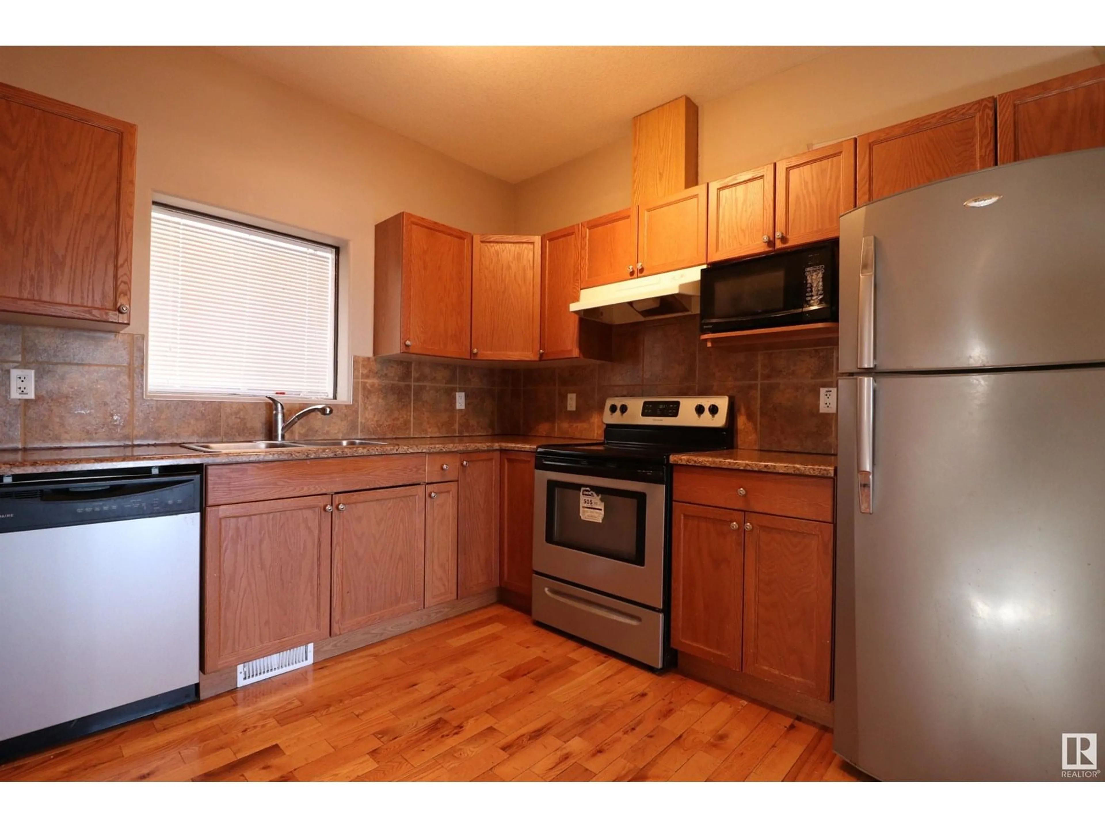 Standard kitchen, wood/laminate floor for 5106 146 AV, Edmonton Alberta T5A5B7