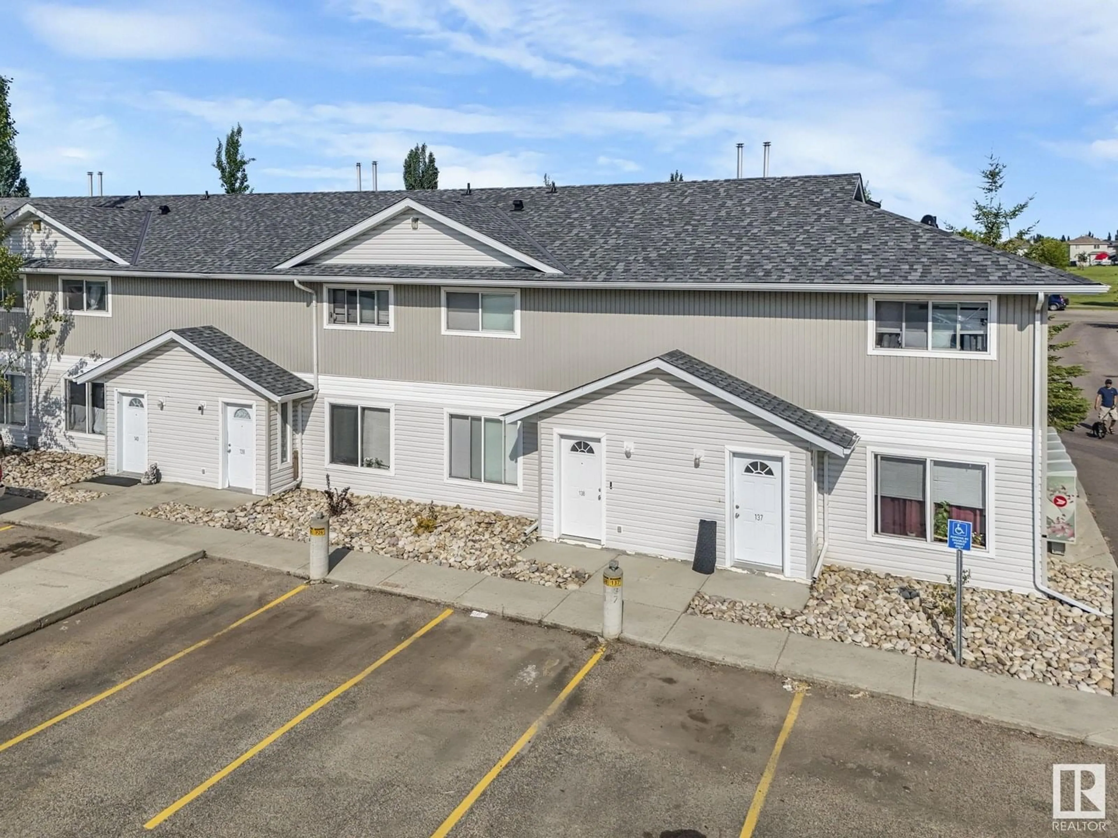 A pic from outside/outdoor area/front of a property/back of a property/a pic from drone, unknown for 138 180 BRIDGEPORT BV, Leduc Alberta T9E8S1