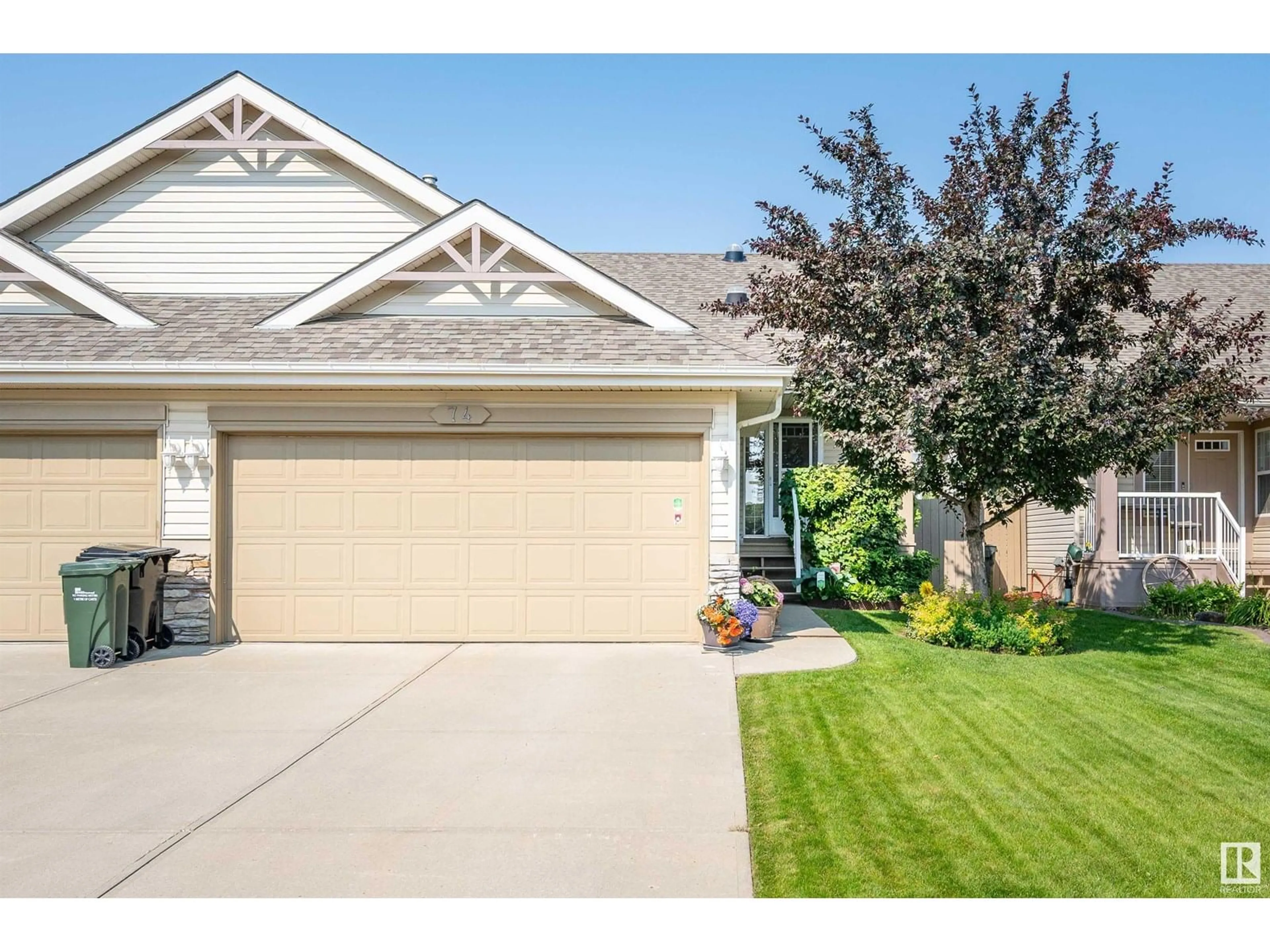 Home with vinyl exterior material, street for 74 CHRISTINA CT, Sherwood Park Alberta T8H2H4