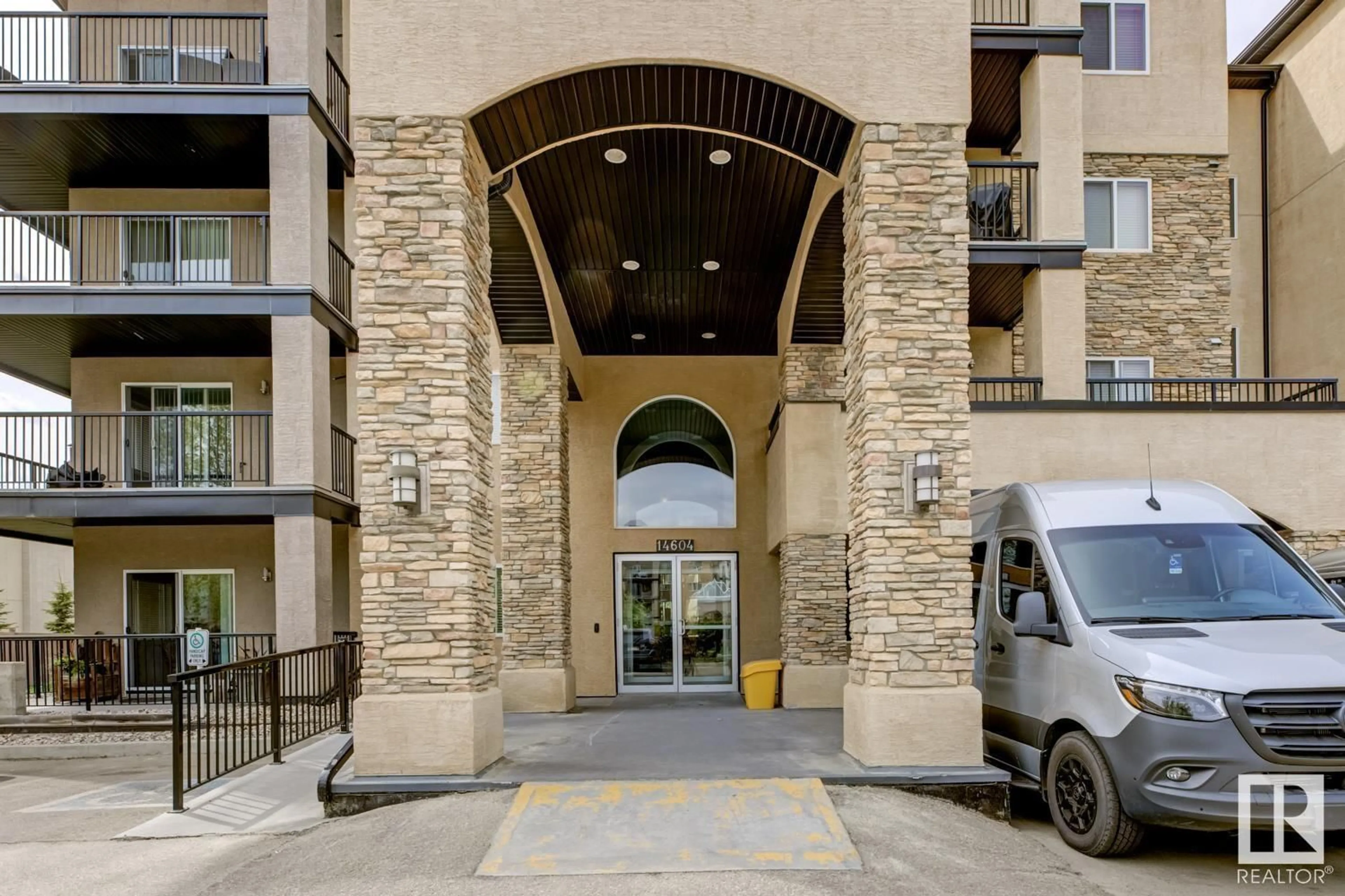 Indoor foyer for #111 - 14604 125 ST, Edmonton Alberta T5X0B4