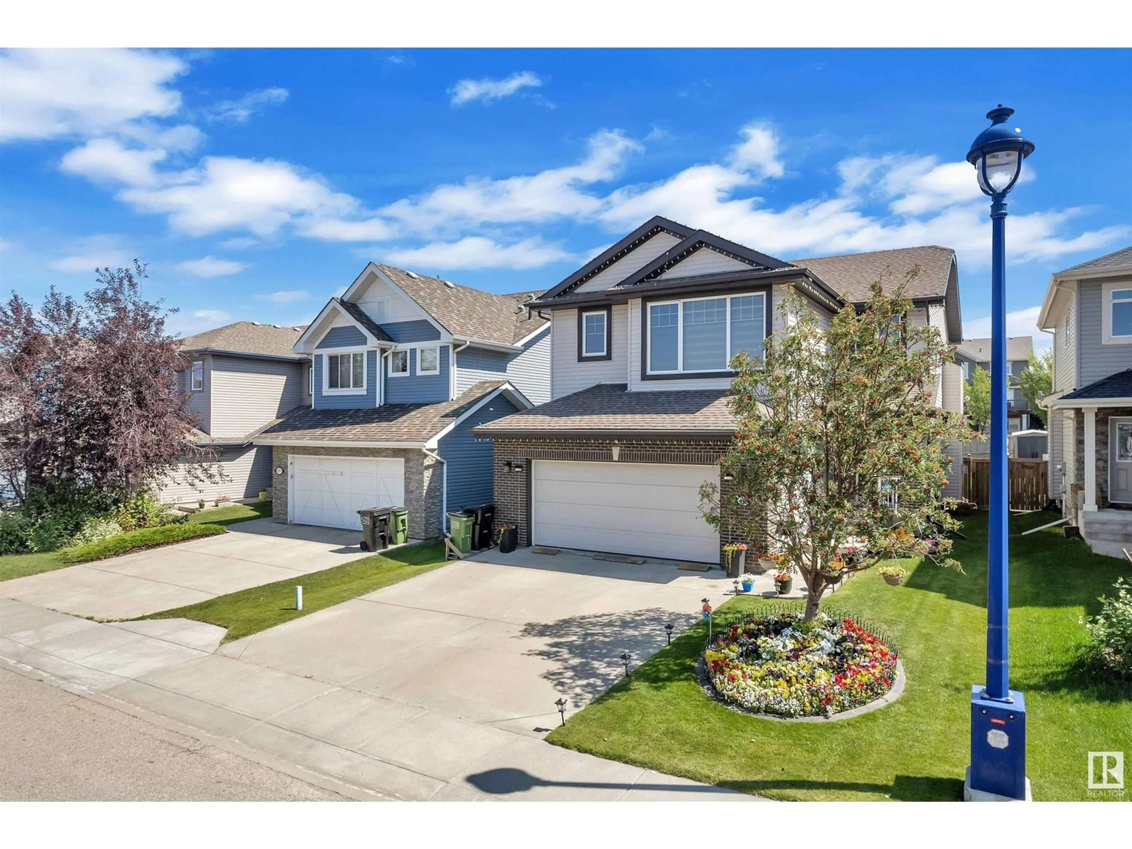 A pic from outside/outdoor area/front of a property/back of a property/a pic from drone, street for SW - 1907 67 ST, Edmonton Alberta T6X0L9