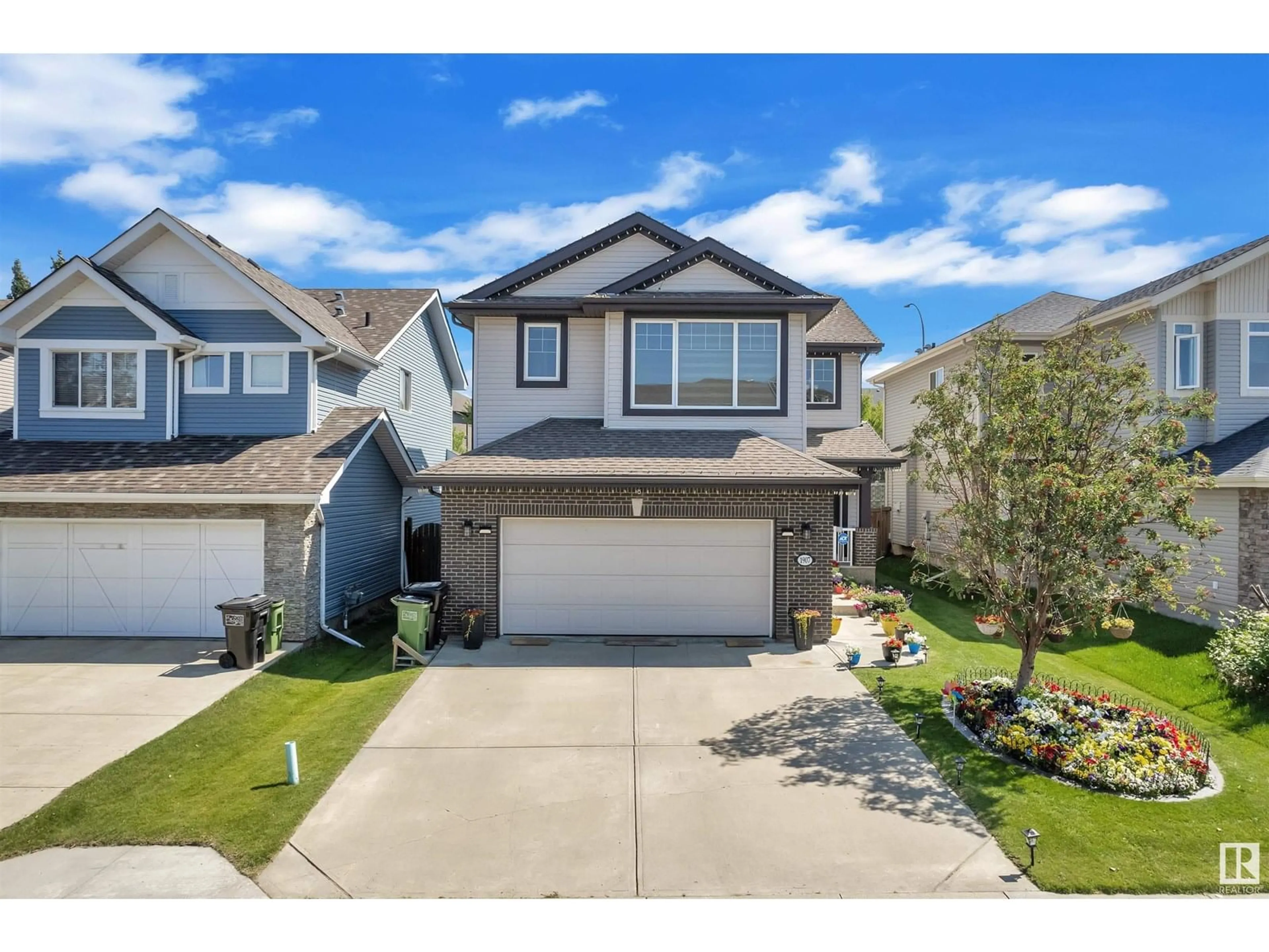 A pic from outside/outdoor area/front of a property/back of a property/a pic from drone, street for SW - 1907 67 ST, Edmonton Alberta T6X0L9