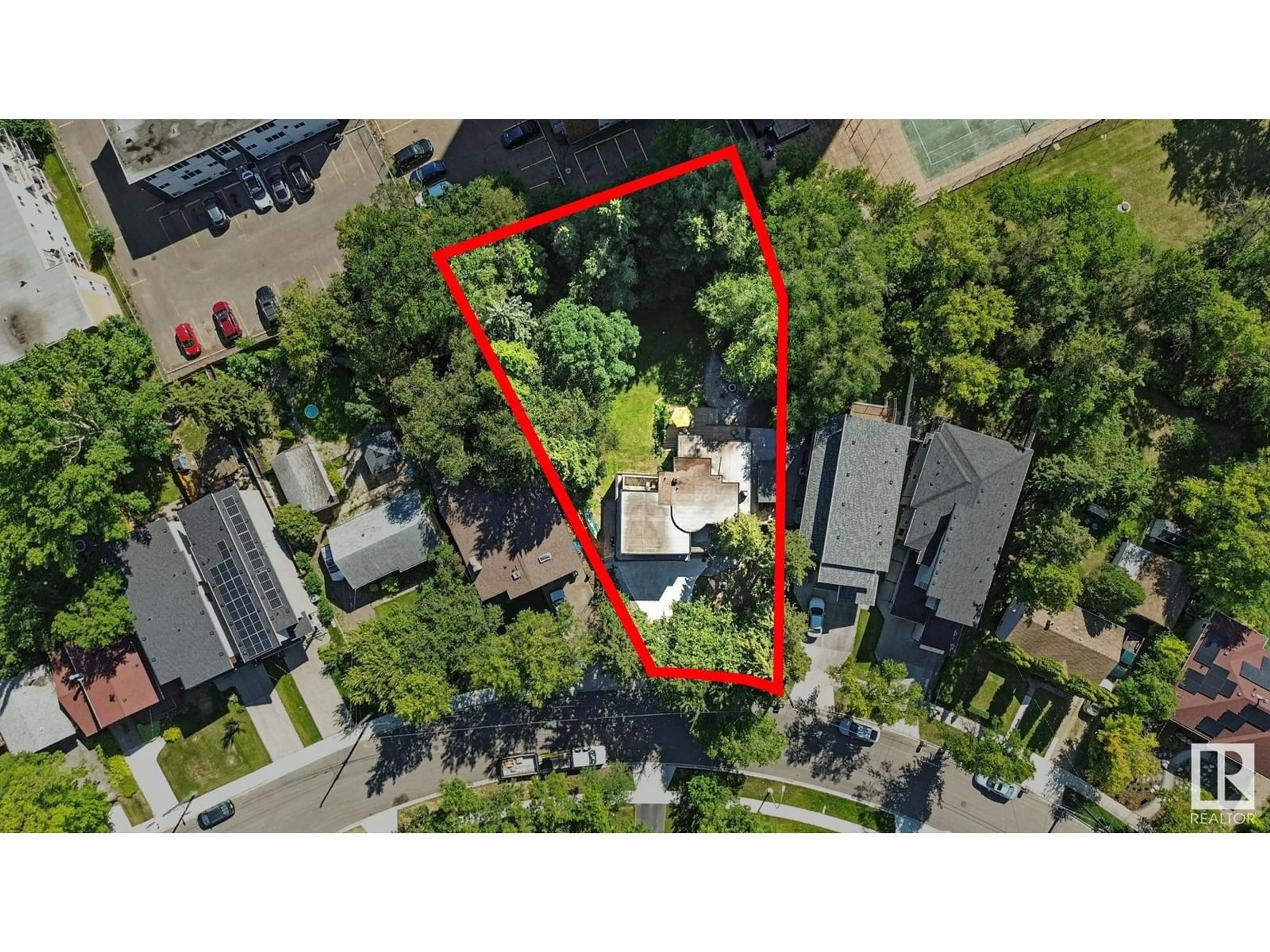 A pic from outside/outdoor area/front of a property/back of a property/a pic from drone, street for NW - 5406 110 ST, Edmonton Alberta T6H3E1