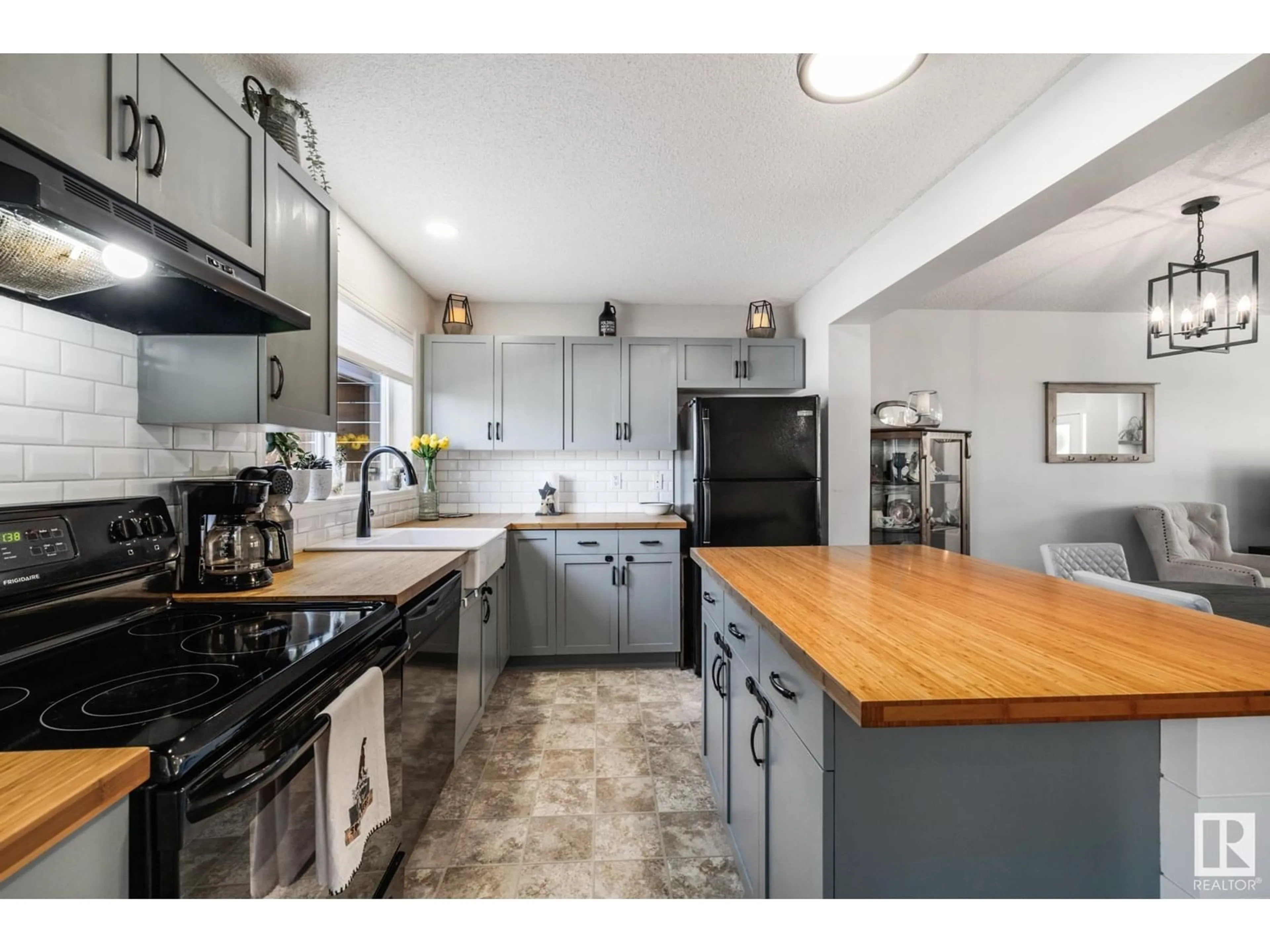 Open concept kitchen, unknown for 9102 SHAW WY, Edmonton Alberta T6X0S4