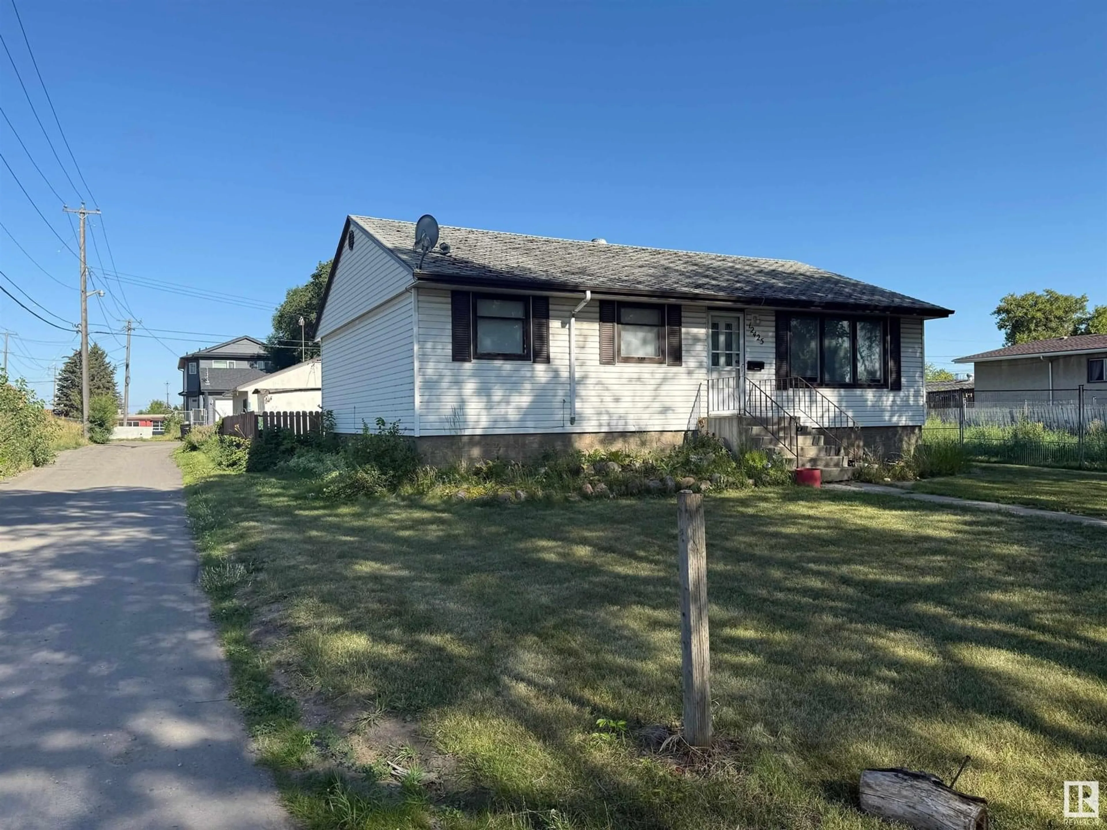 A pic from outside/outdoor area/front of a property/back of a property/a pic from drone, building for NW - 12425 126 ST, Edmonton Alberta T5L0X2