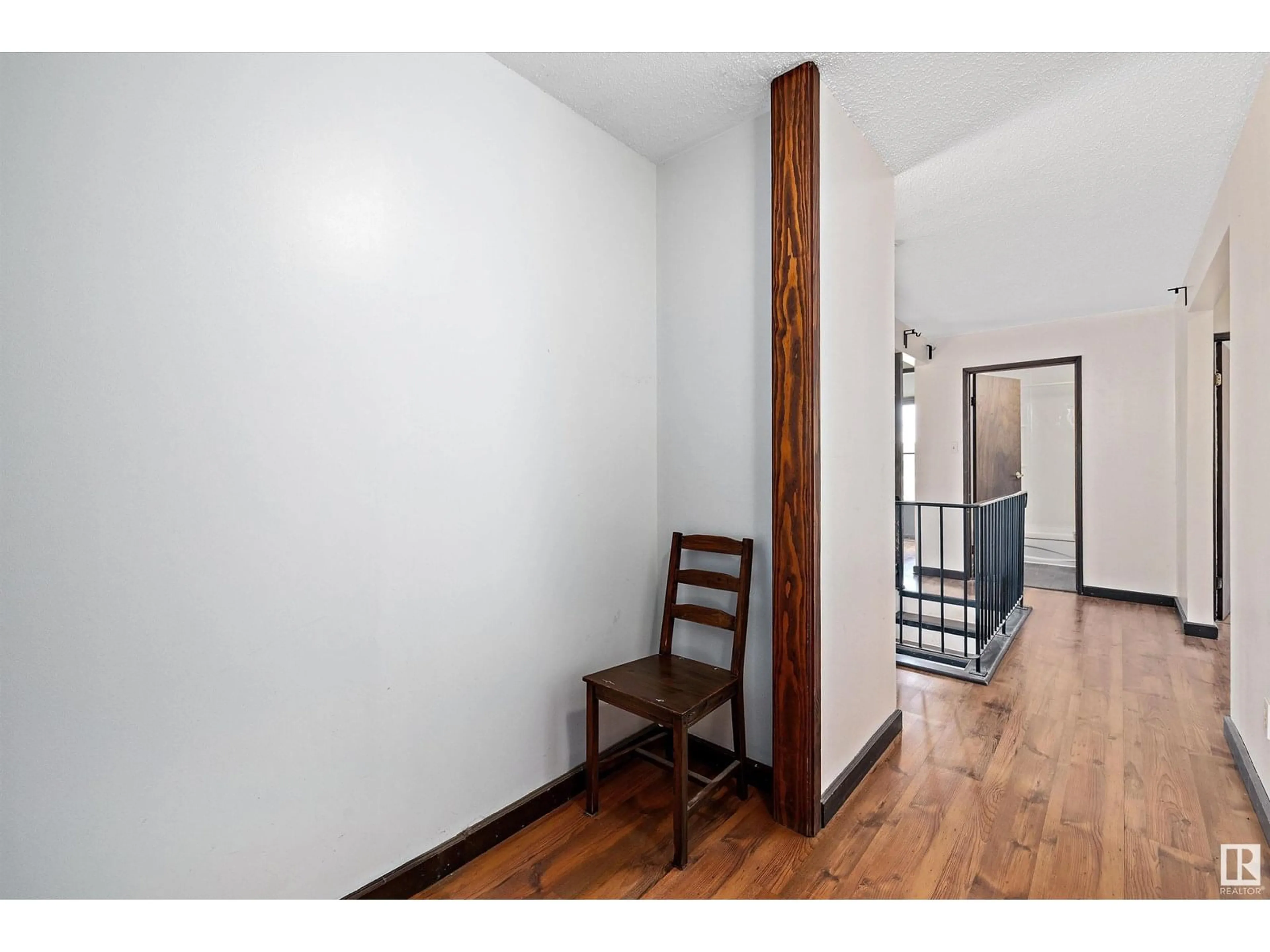Indoor entryway for 4907 49 AV, Bon Accord Alberta T0A0K0